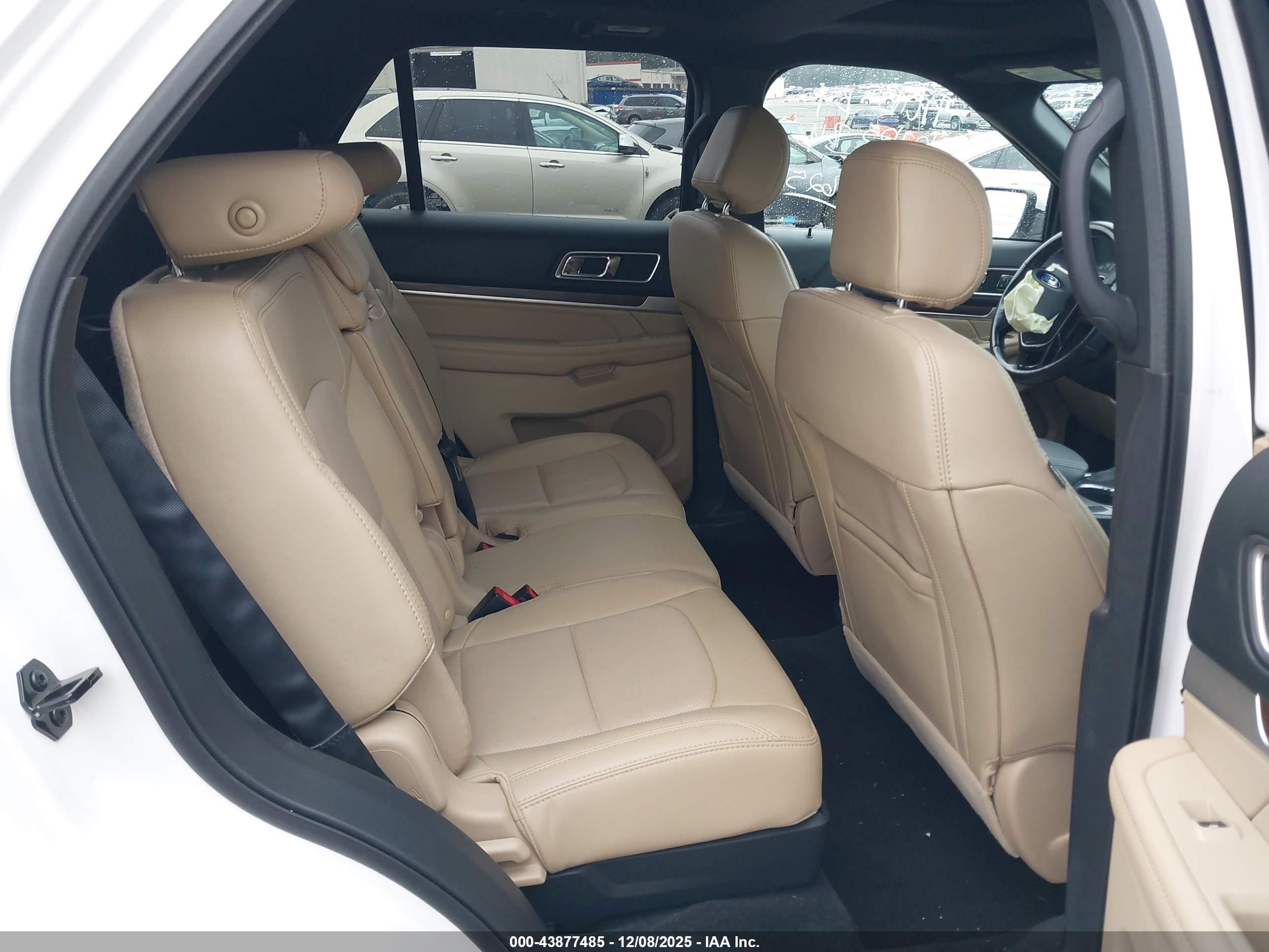 FORD EXPLORER image 8