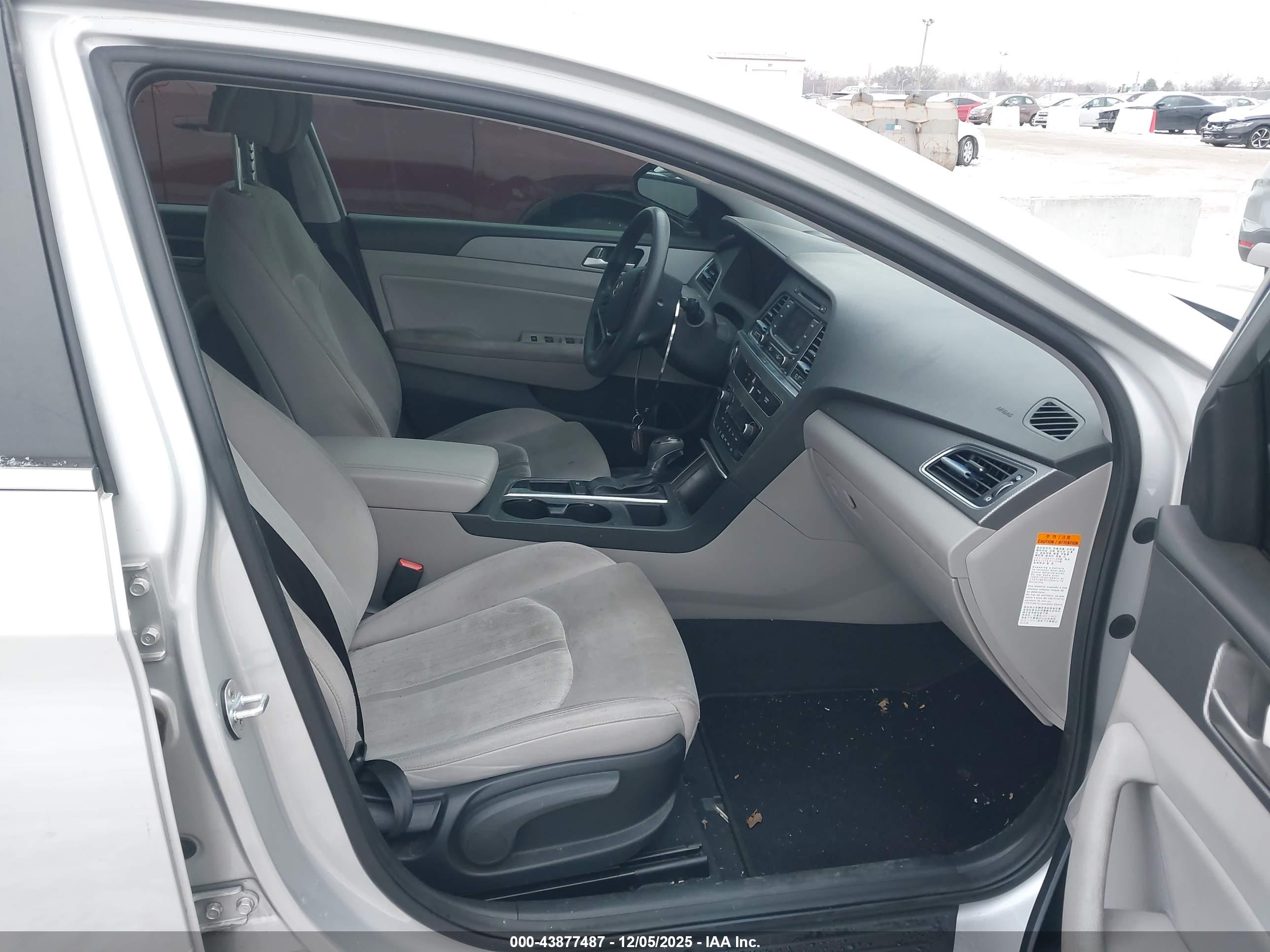 HYUNDAI SONATA image 5