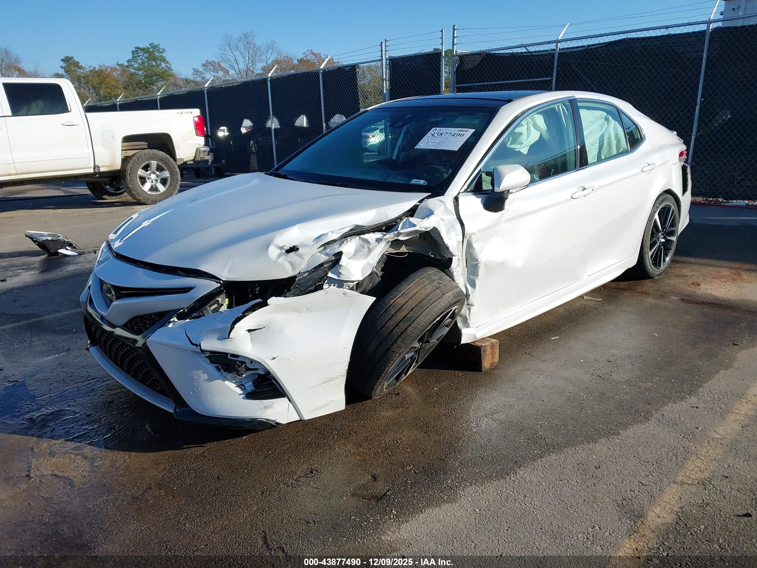 TOYOTA CAMRY image 2