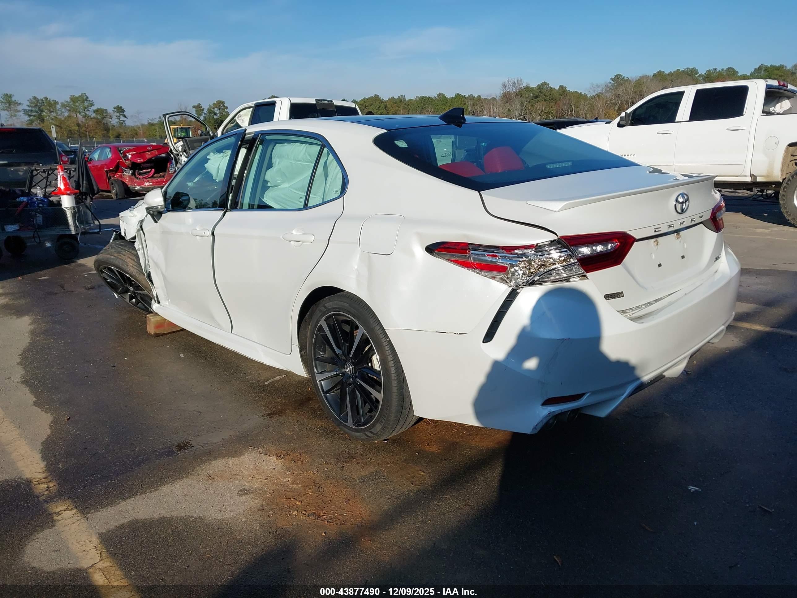 TOYOTA CAMRY image 3