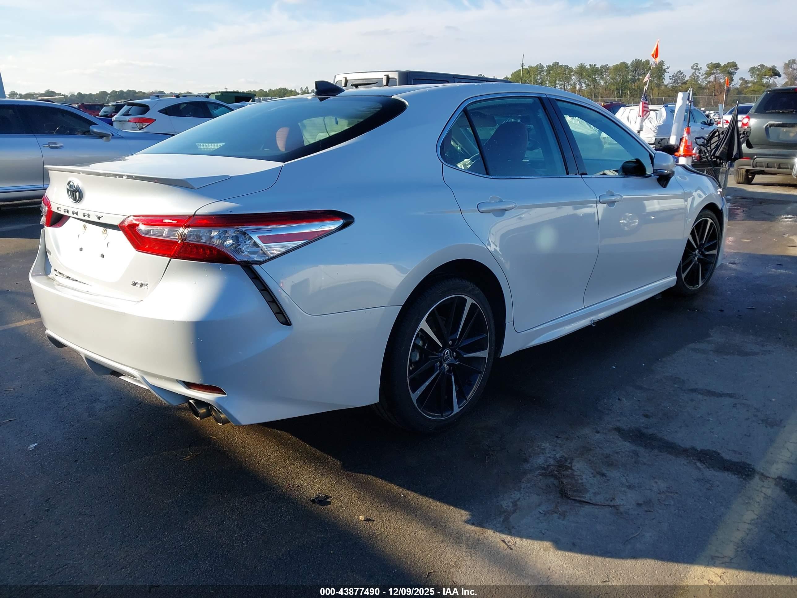 TOYOTA CAMRY image 4