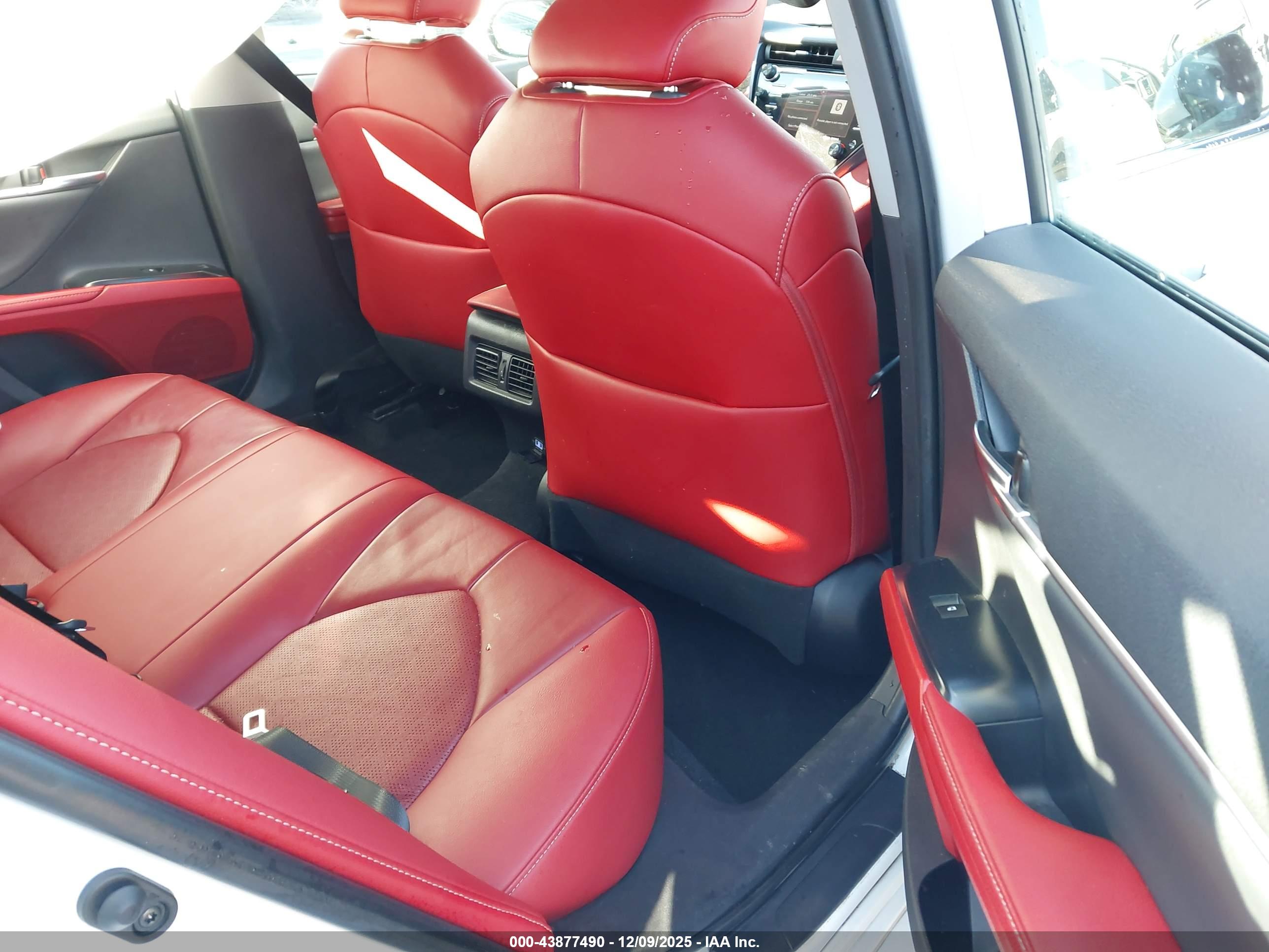 TOYOTA CAMRY image 8