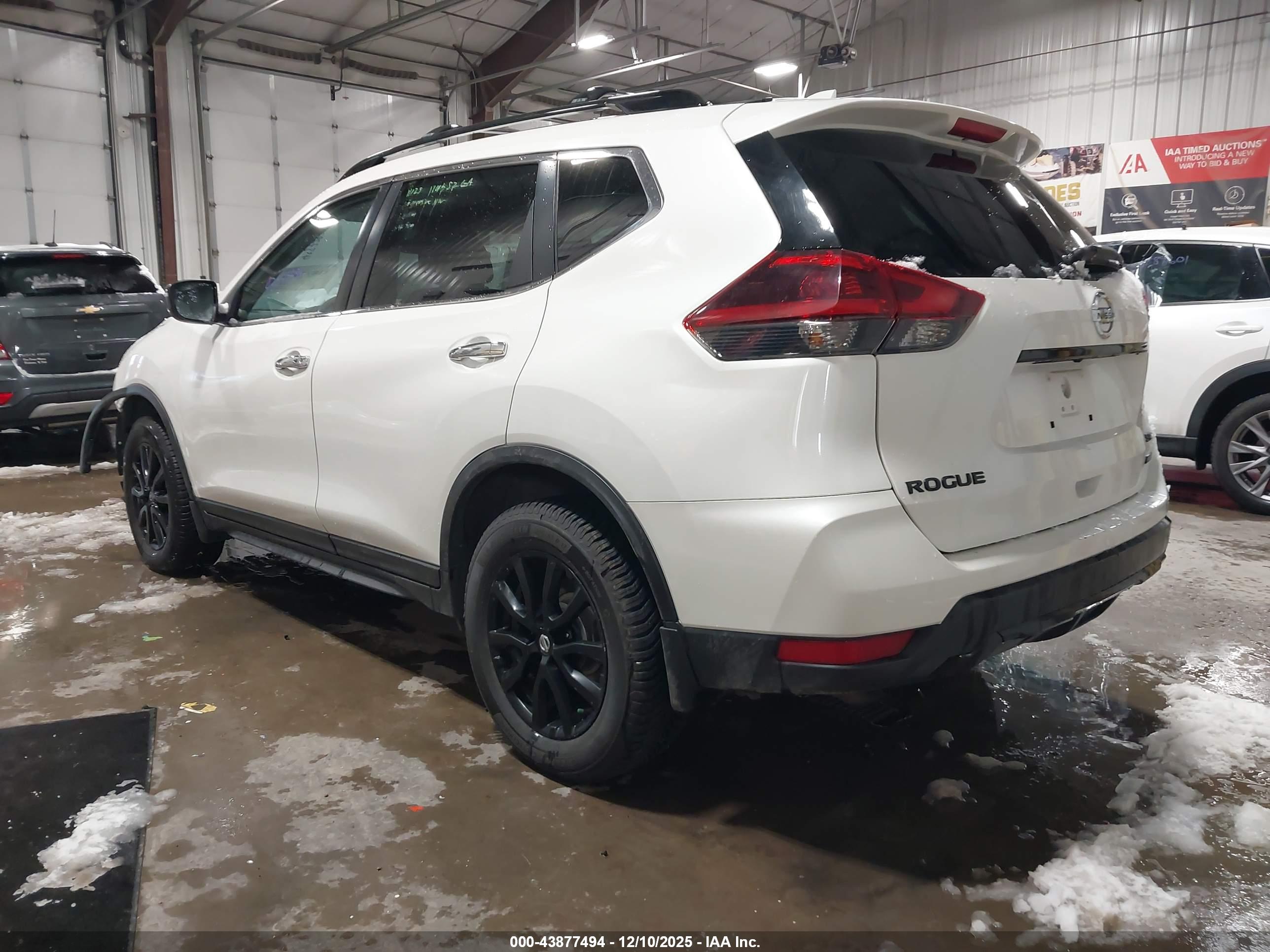 NISSAN ROGUE image 3