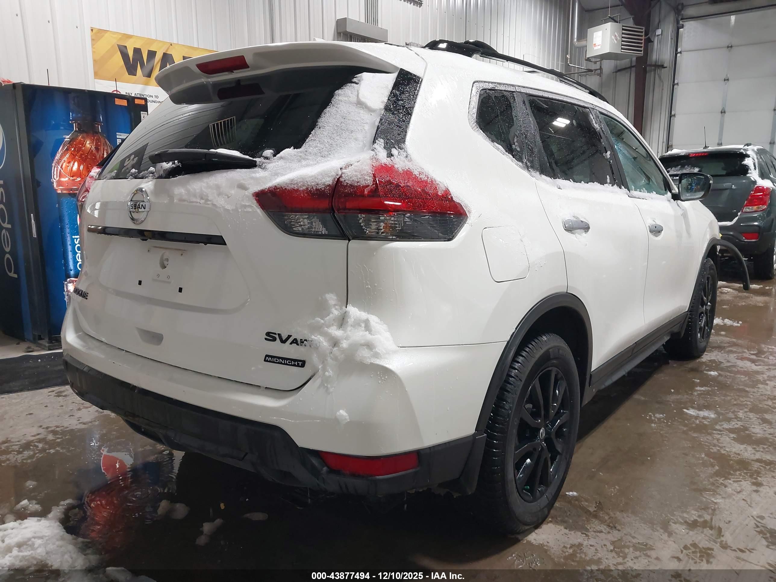 NISSAN ROGUE image 4