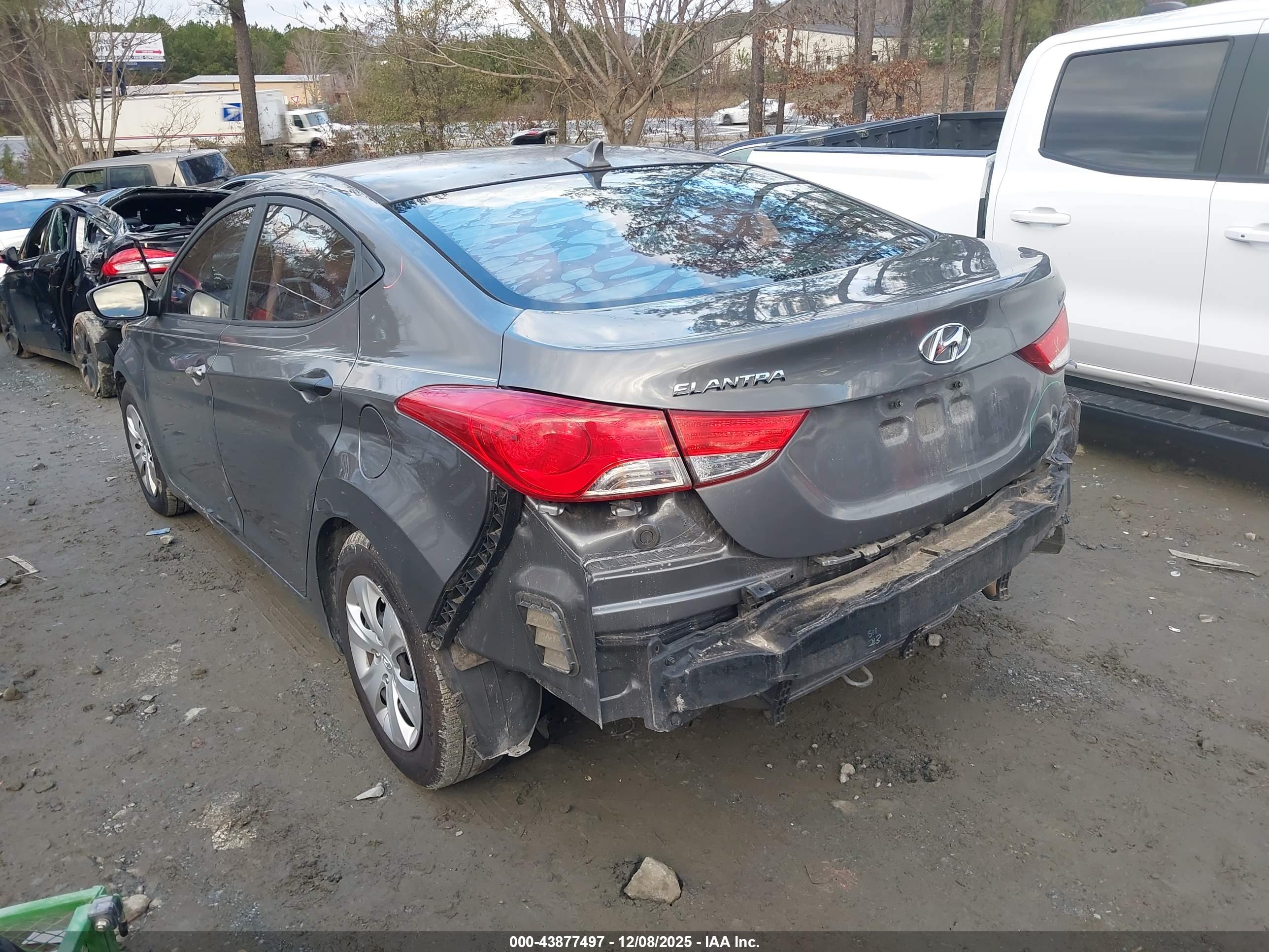 HYUNDAI ELANTRA image 3