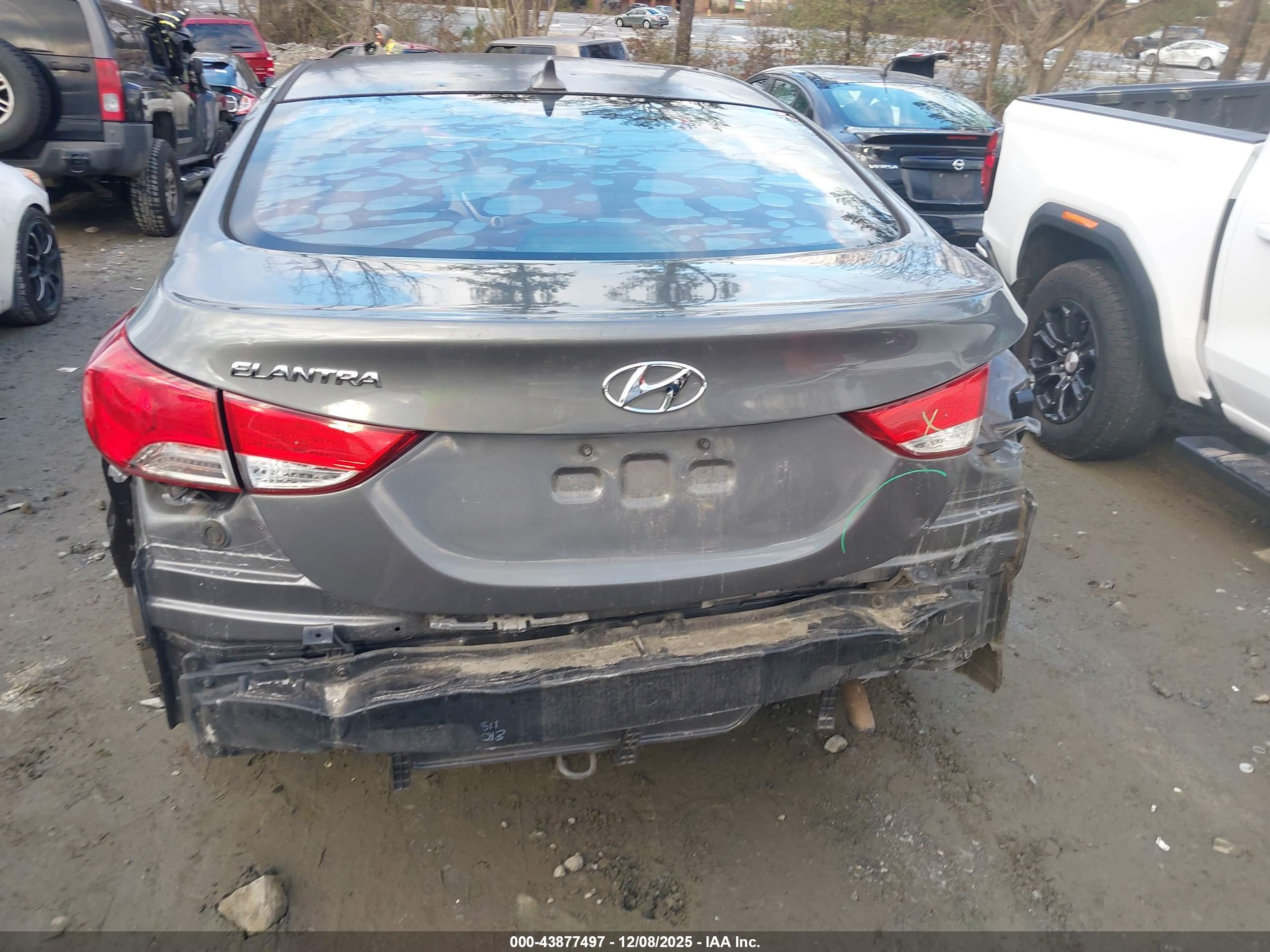 HYUNDAI ELANTRA image 6