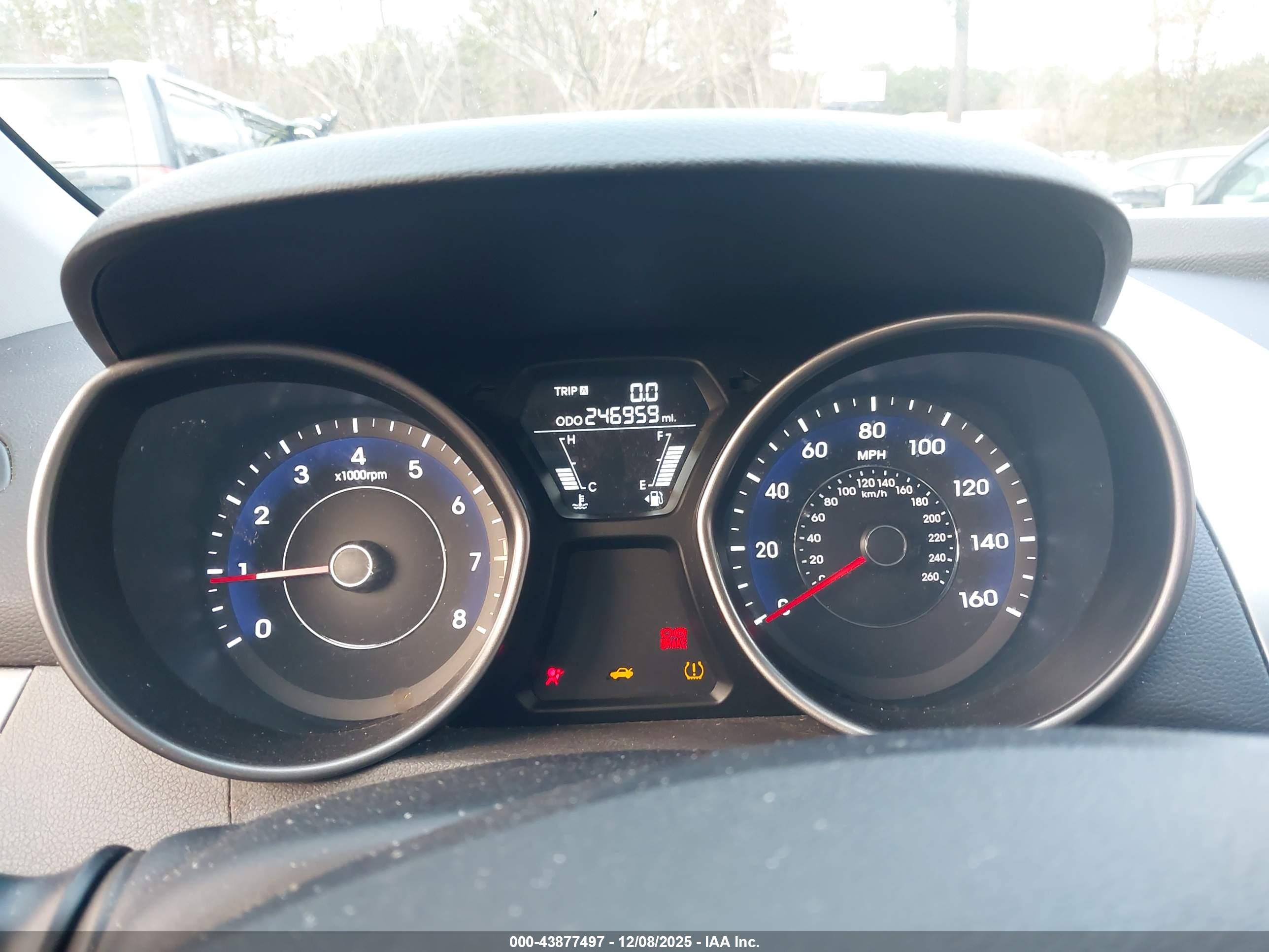 HYUNDAI ELANTRA image 7