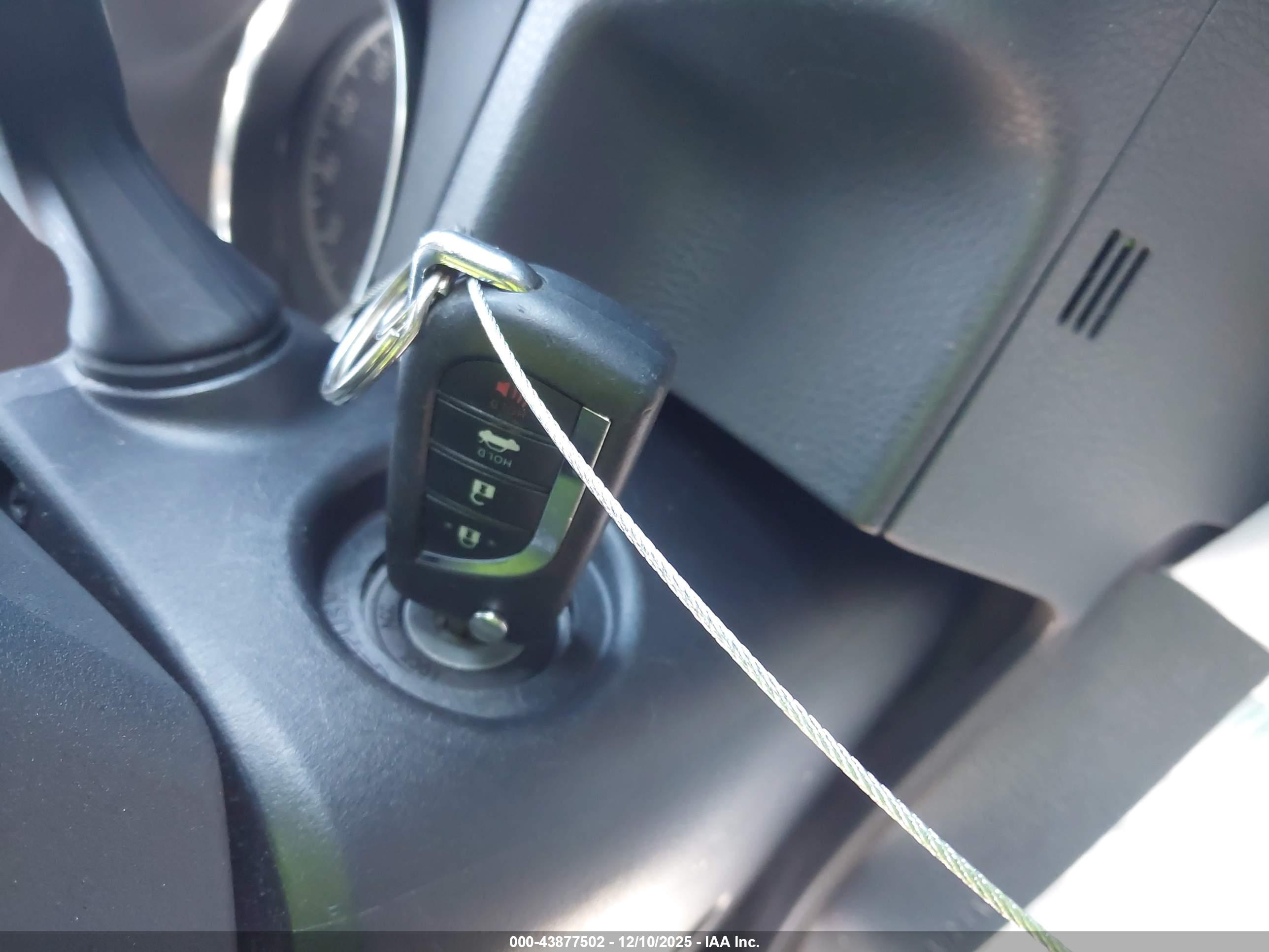 TOYOTA CAMRY image 11