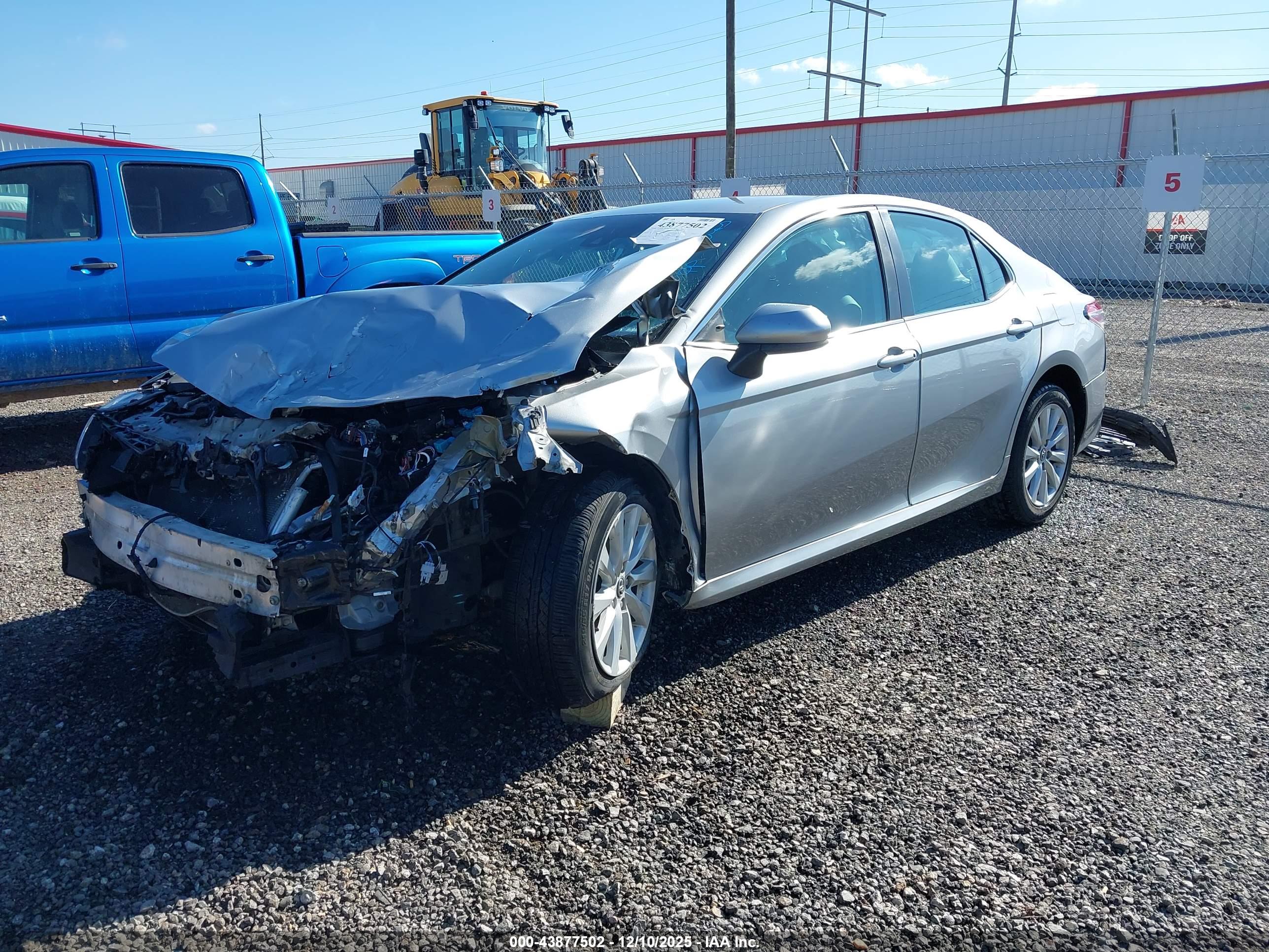 TOYOTA CAMRY image 2