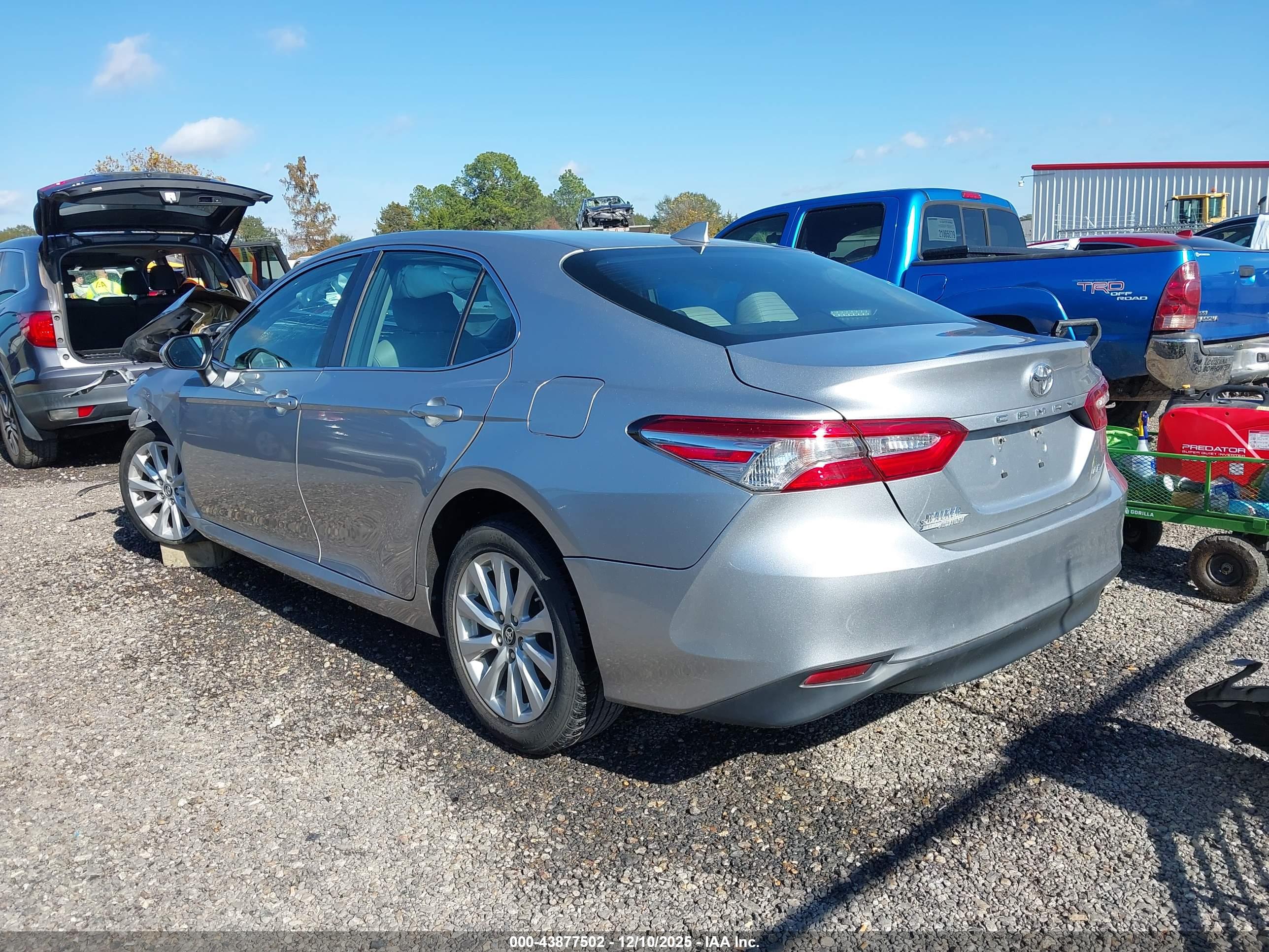 TOYOTA CAMRY image 3