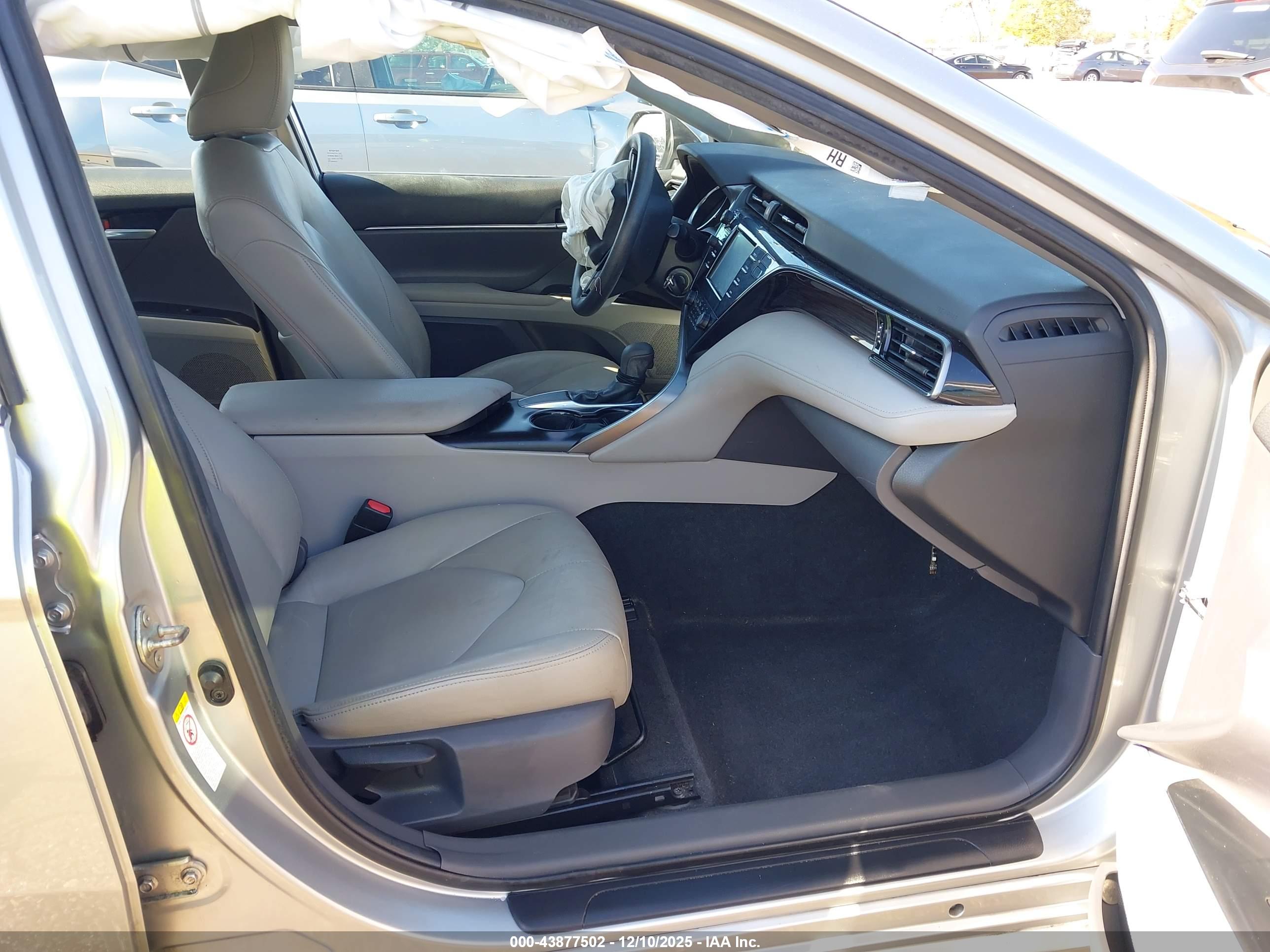 TOYOTA CAMRY image 5