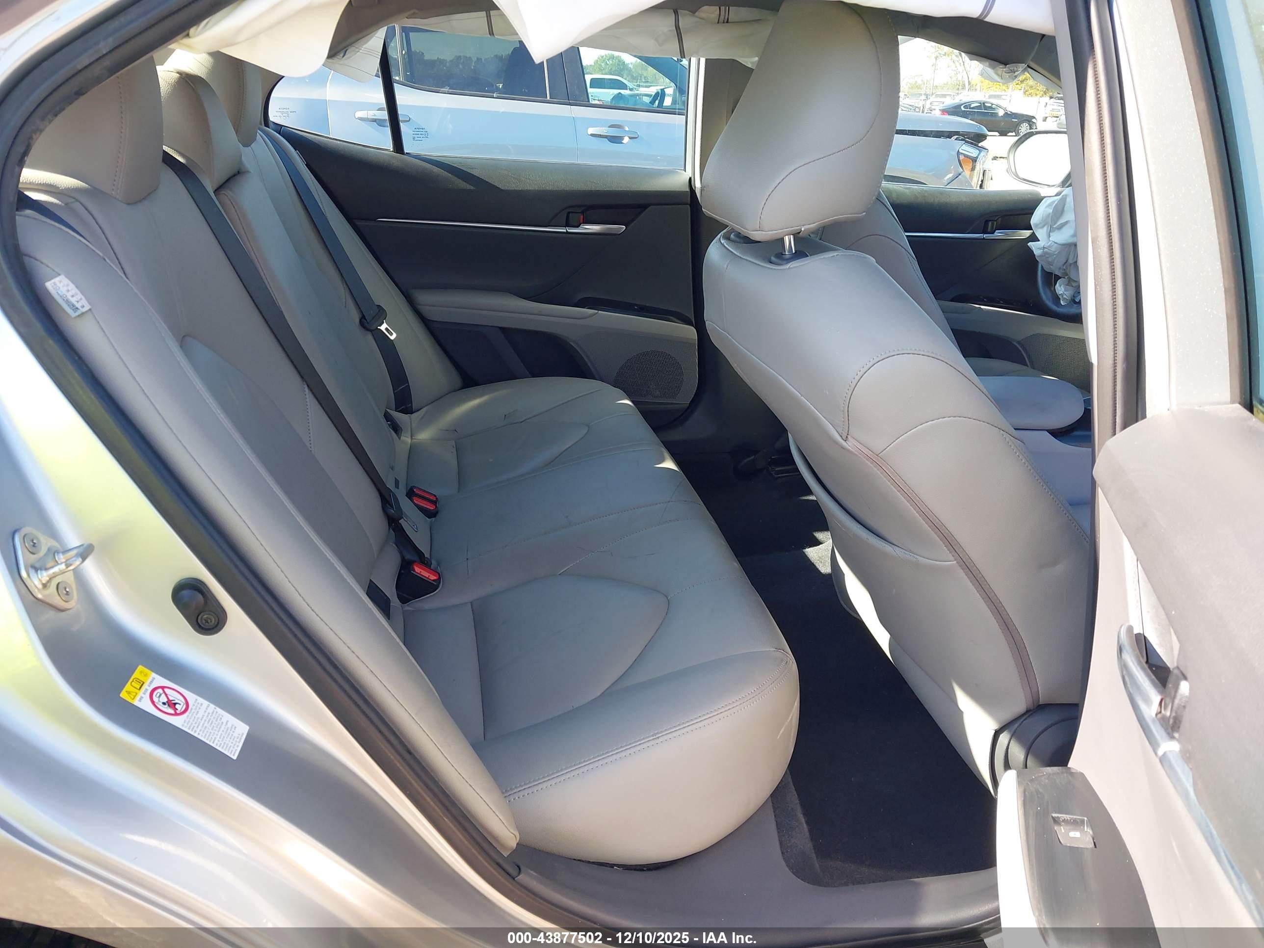TOYOTA CAMRY image 8