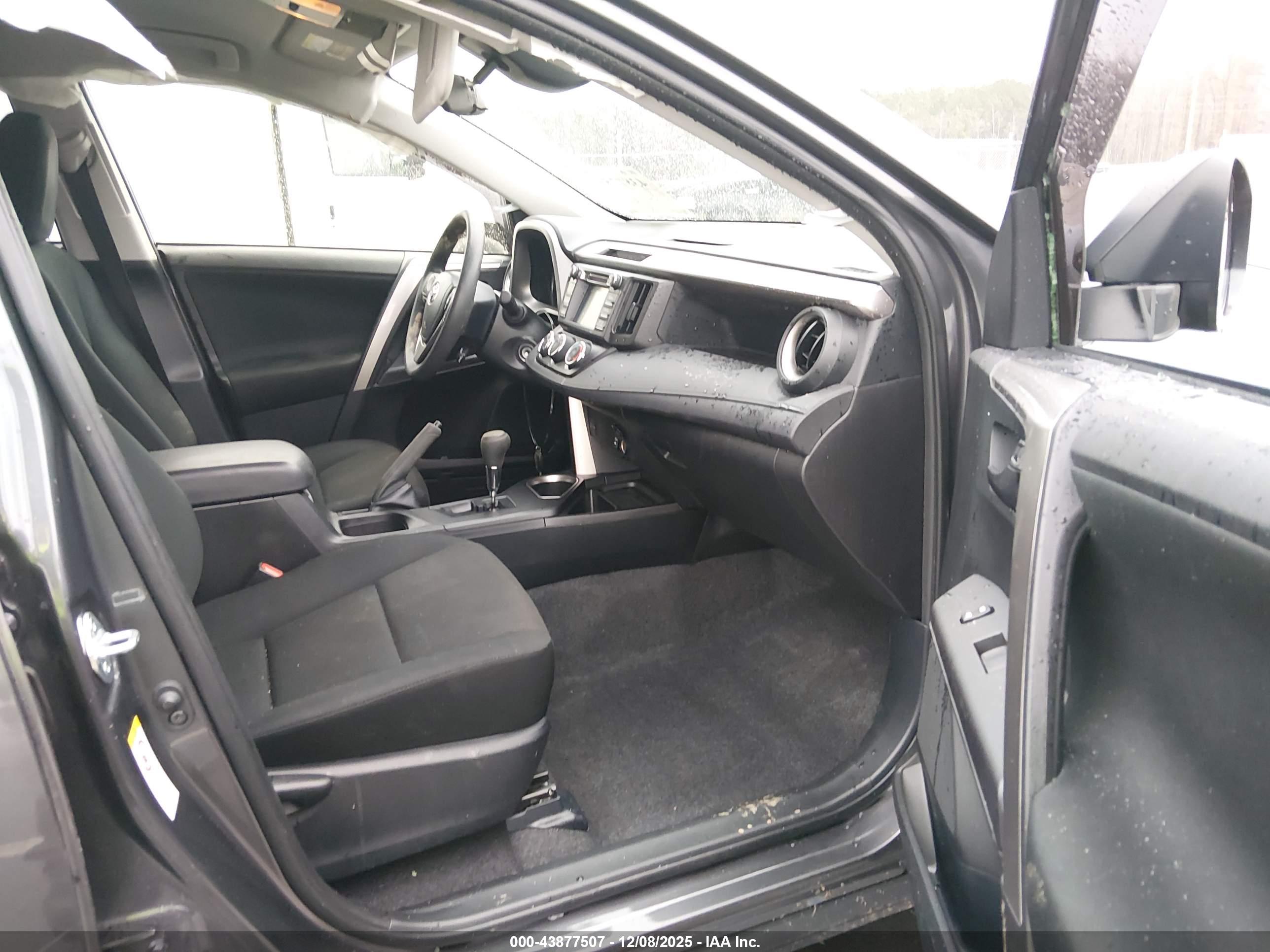 TOYOTA RAV4 image 5