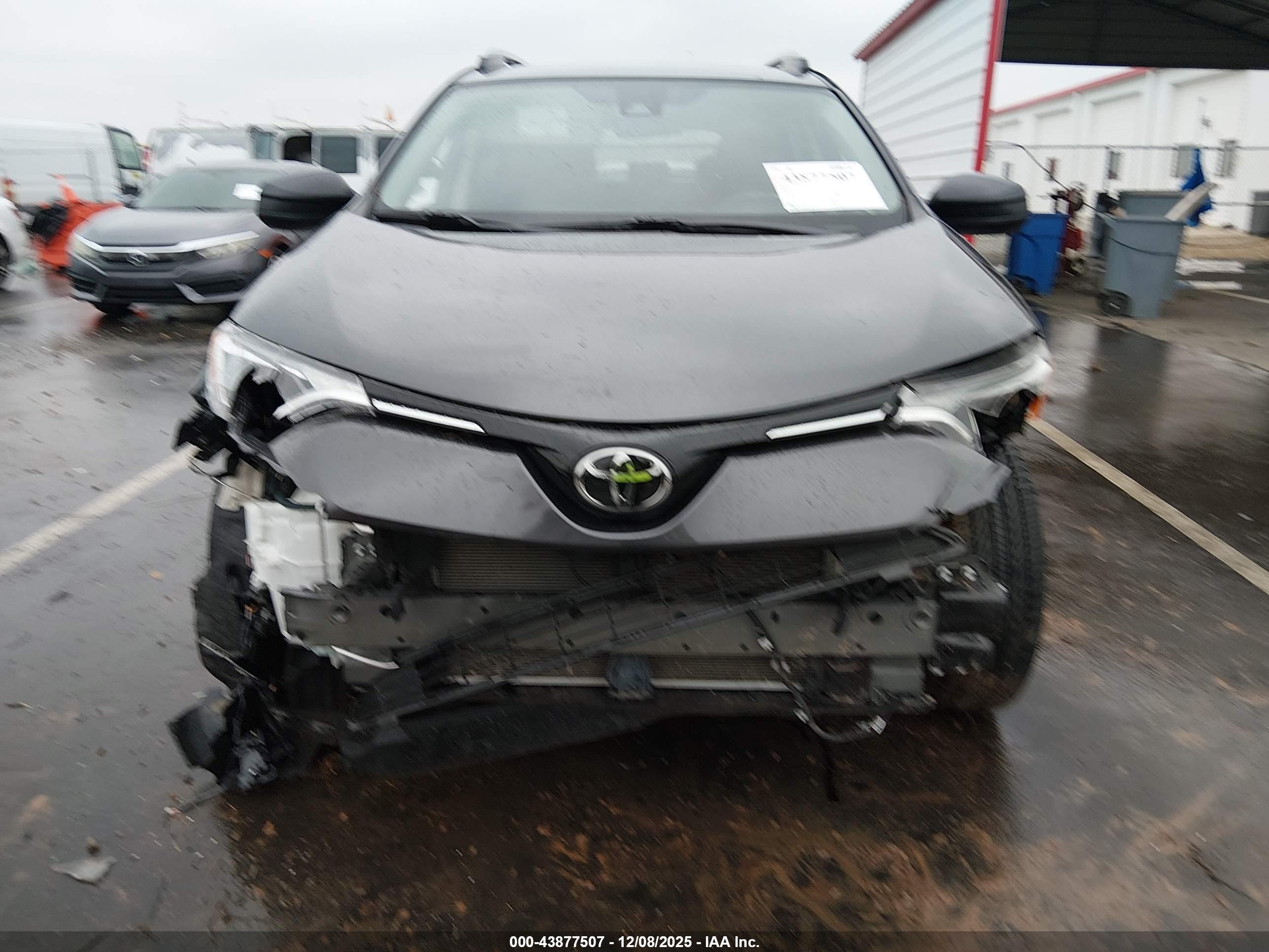 TOYOTA RAV4 image 6