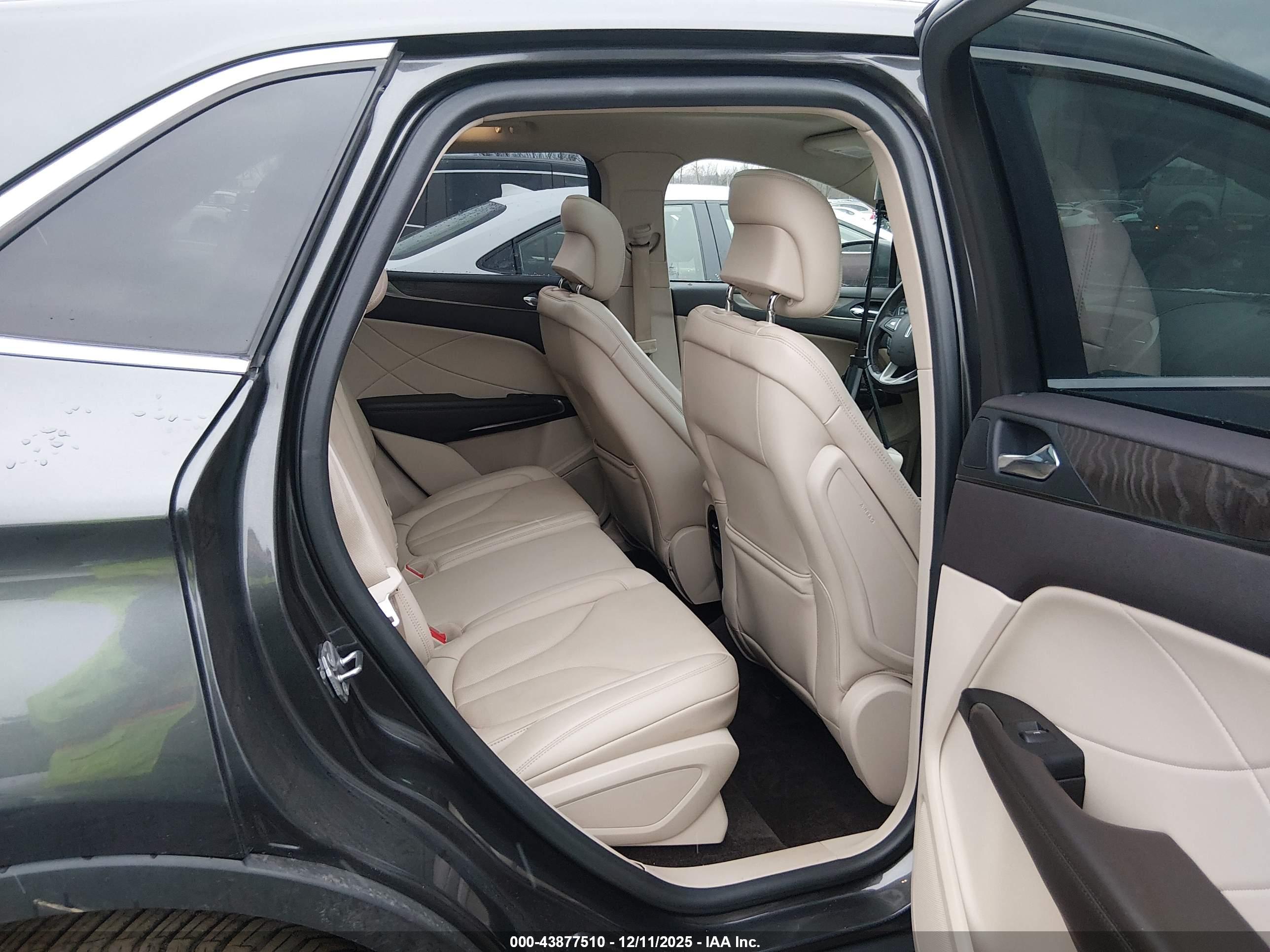 LINCOLN MKC image 8