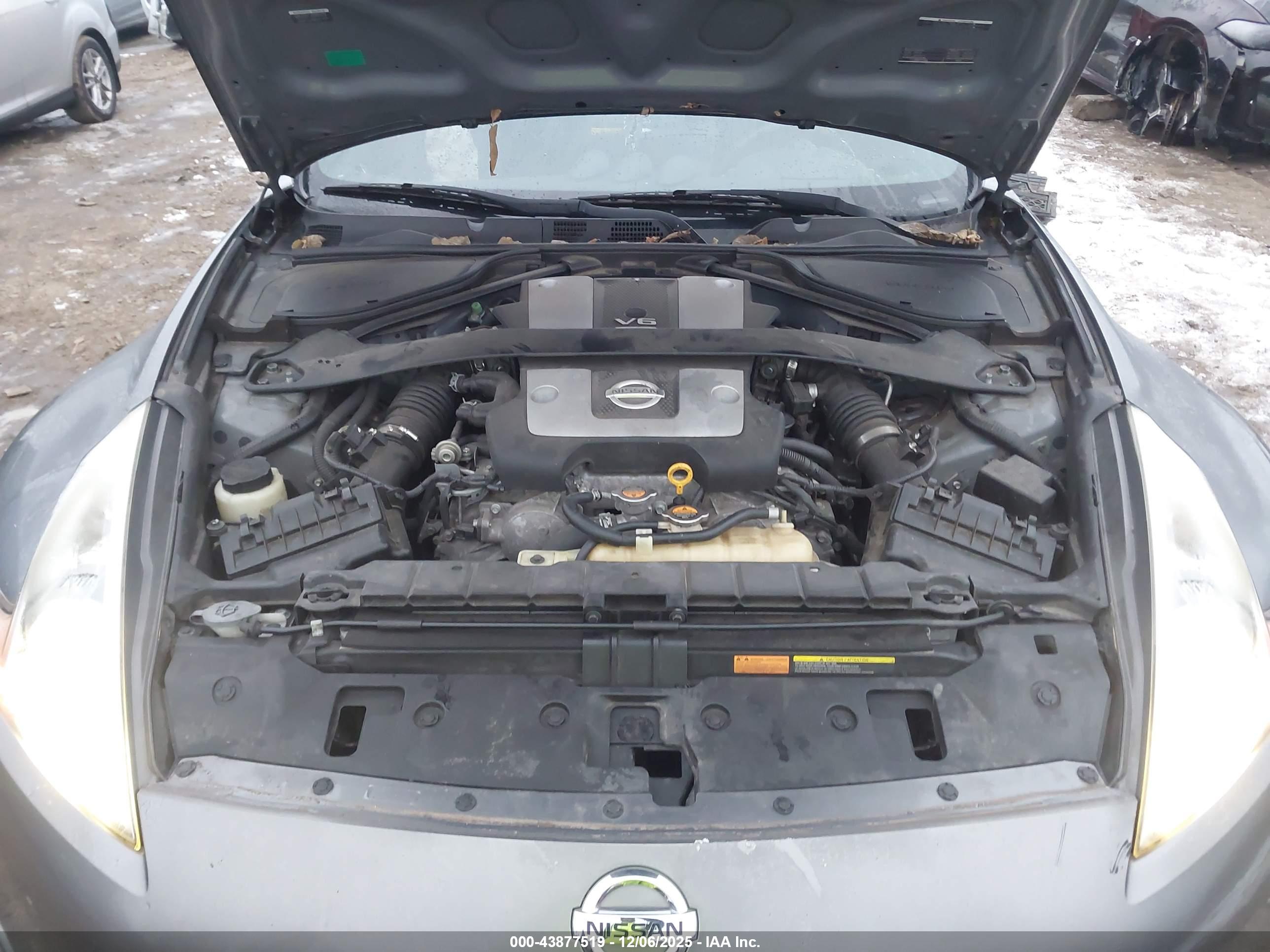 NISSAN 370Z image 10