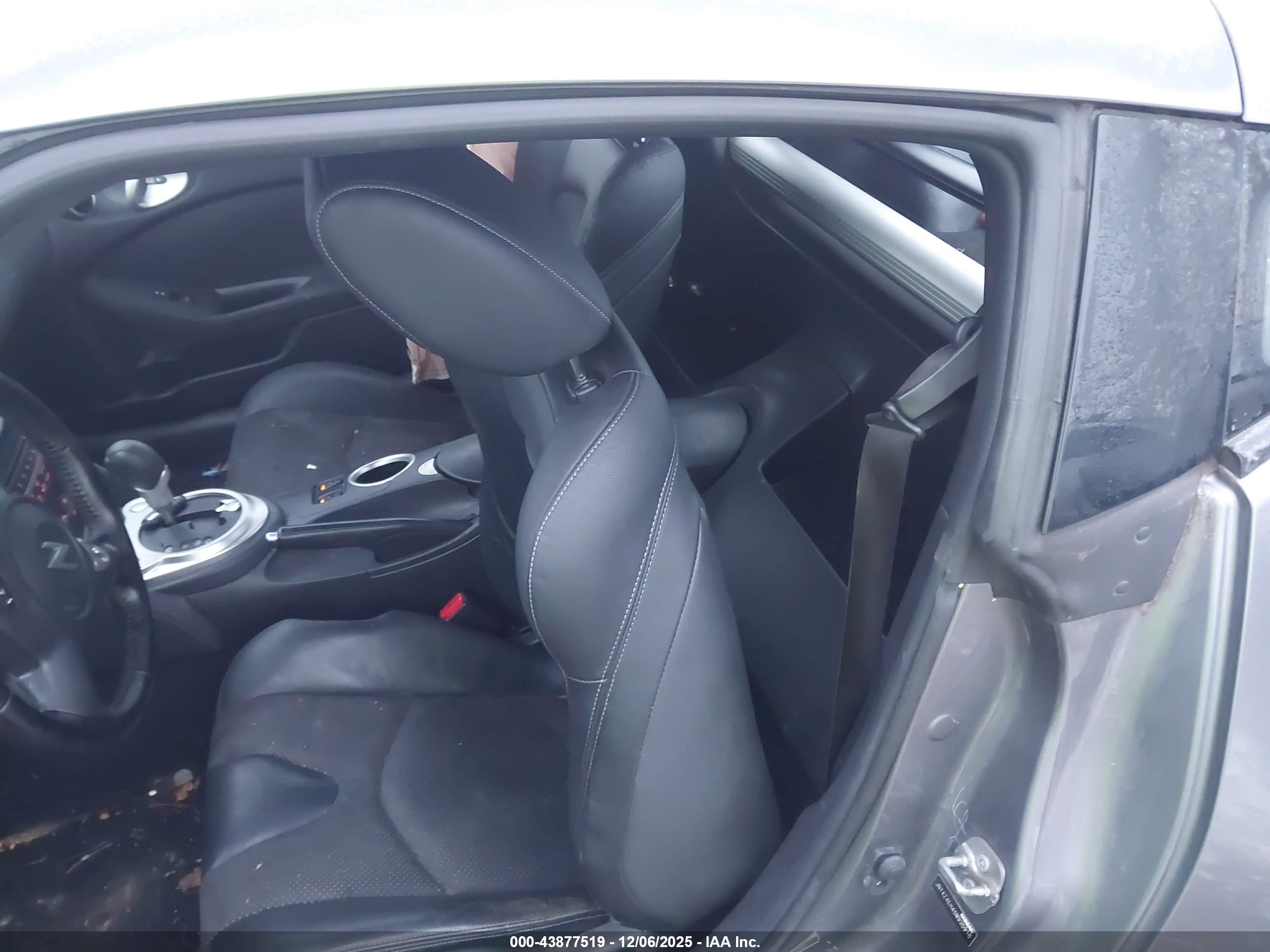 NISSAN 370Z image 8