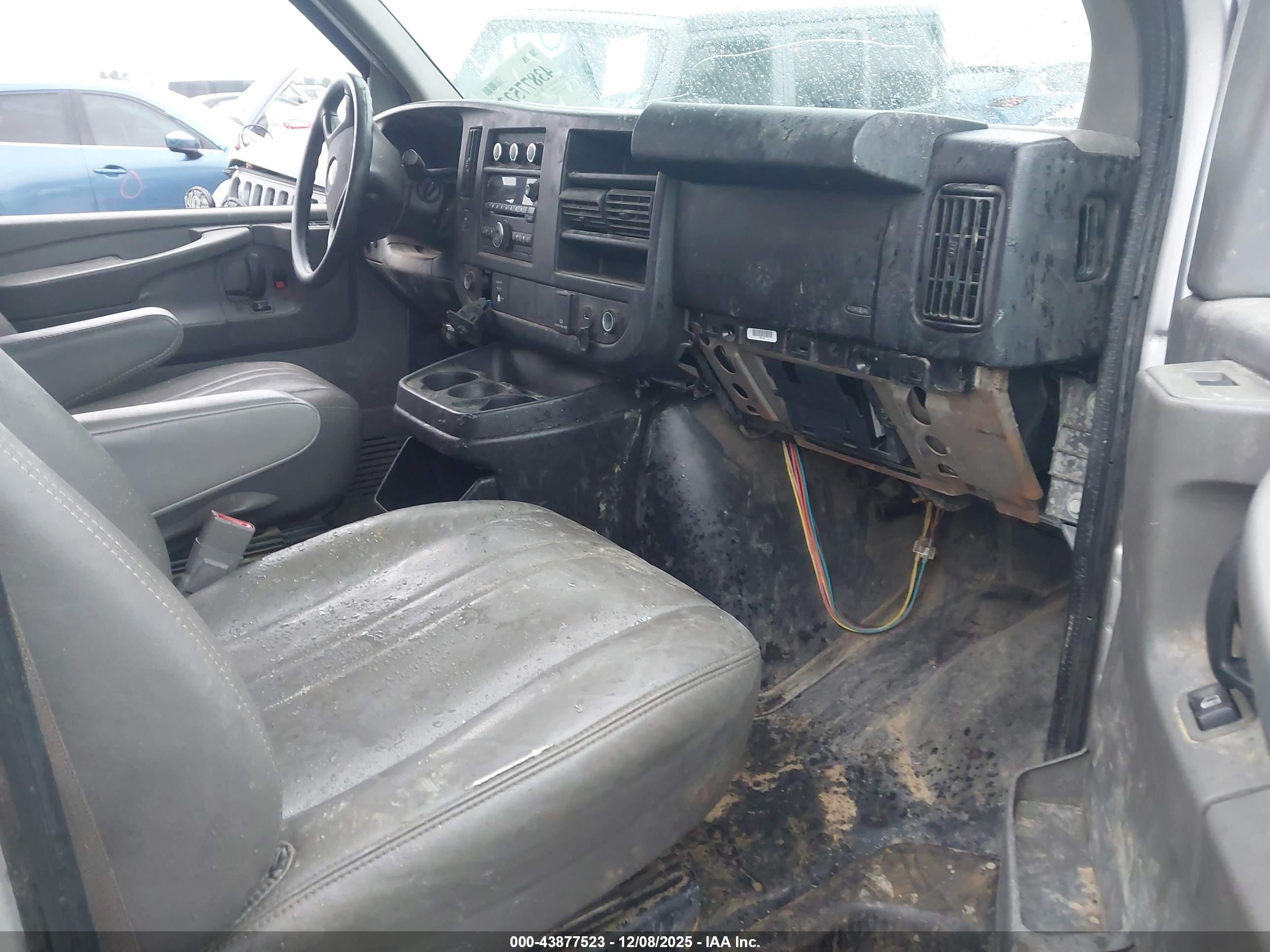 CHEVROLET EXPRESS image 5