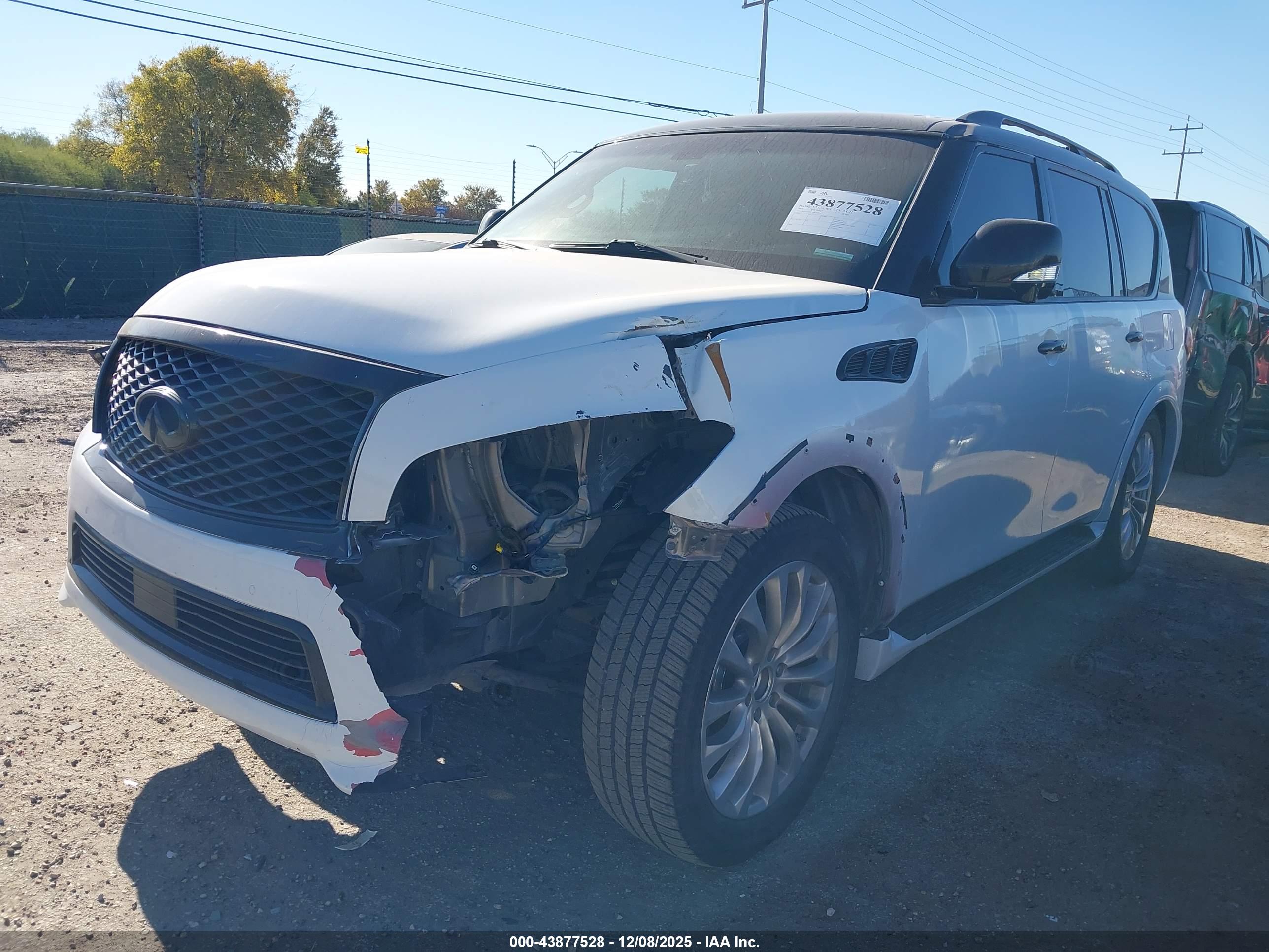 INFINITI QX80 image 2