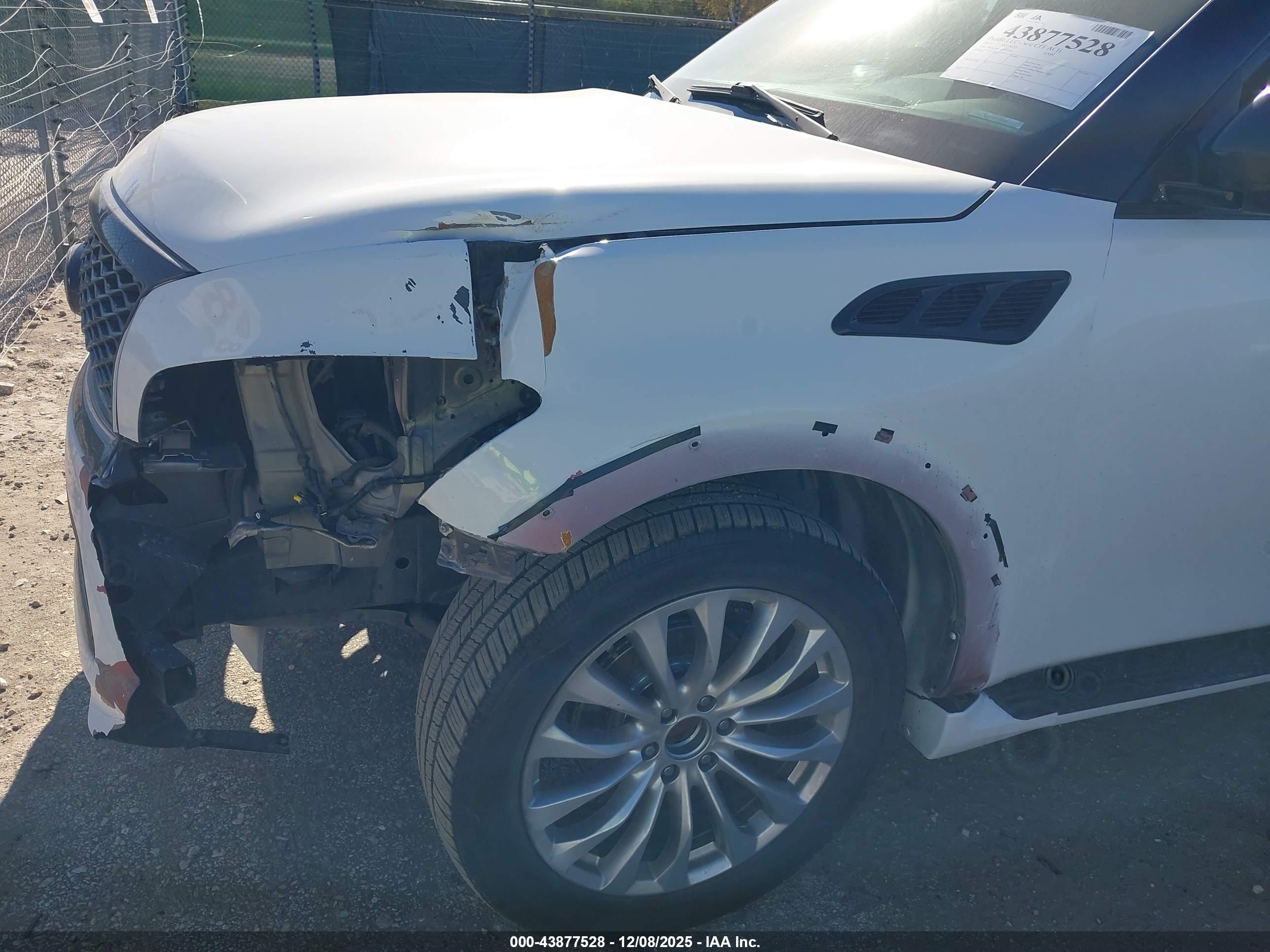 INFINITI QX80 image 6