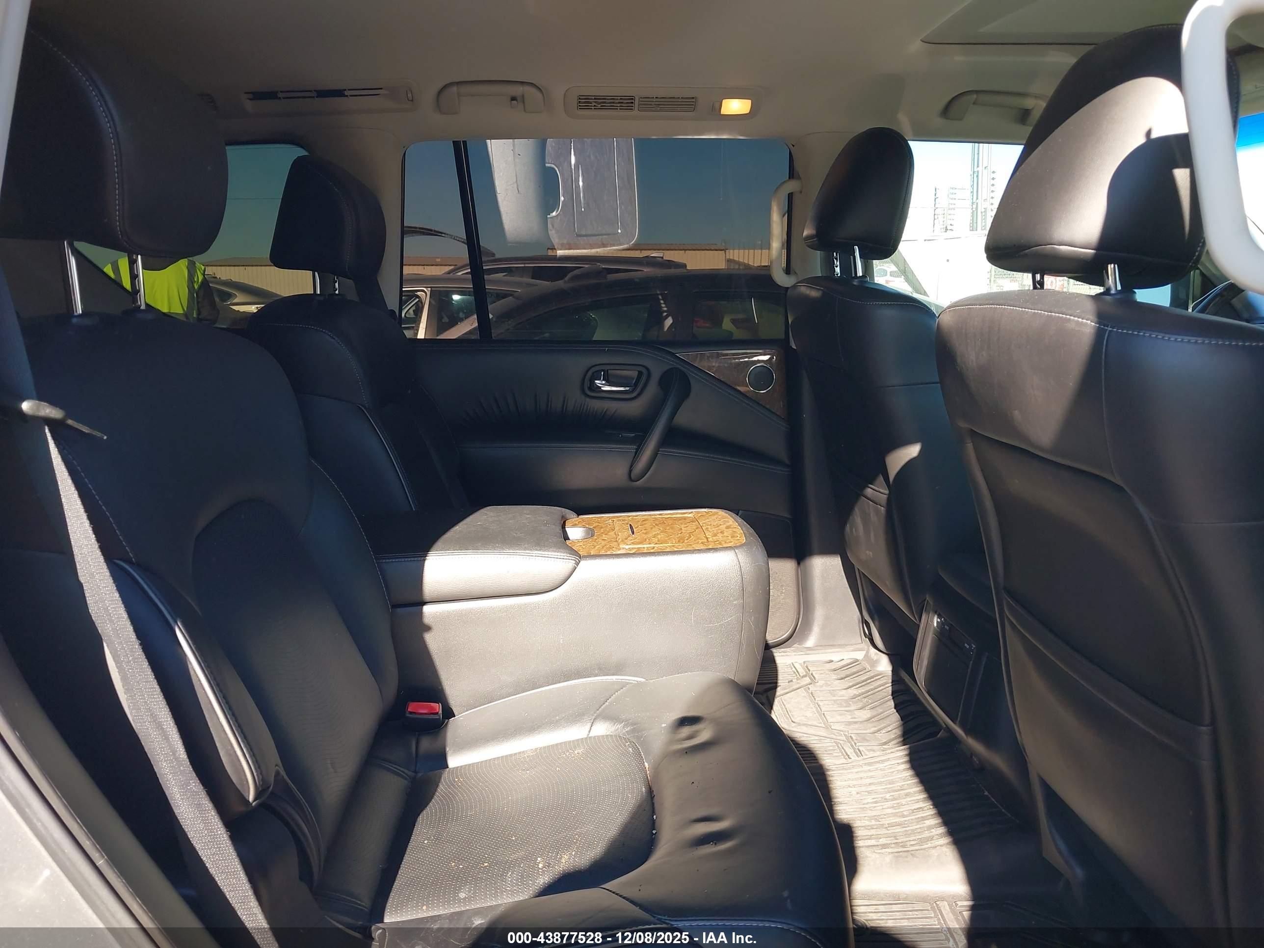 INFINITI QX80 image 8