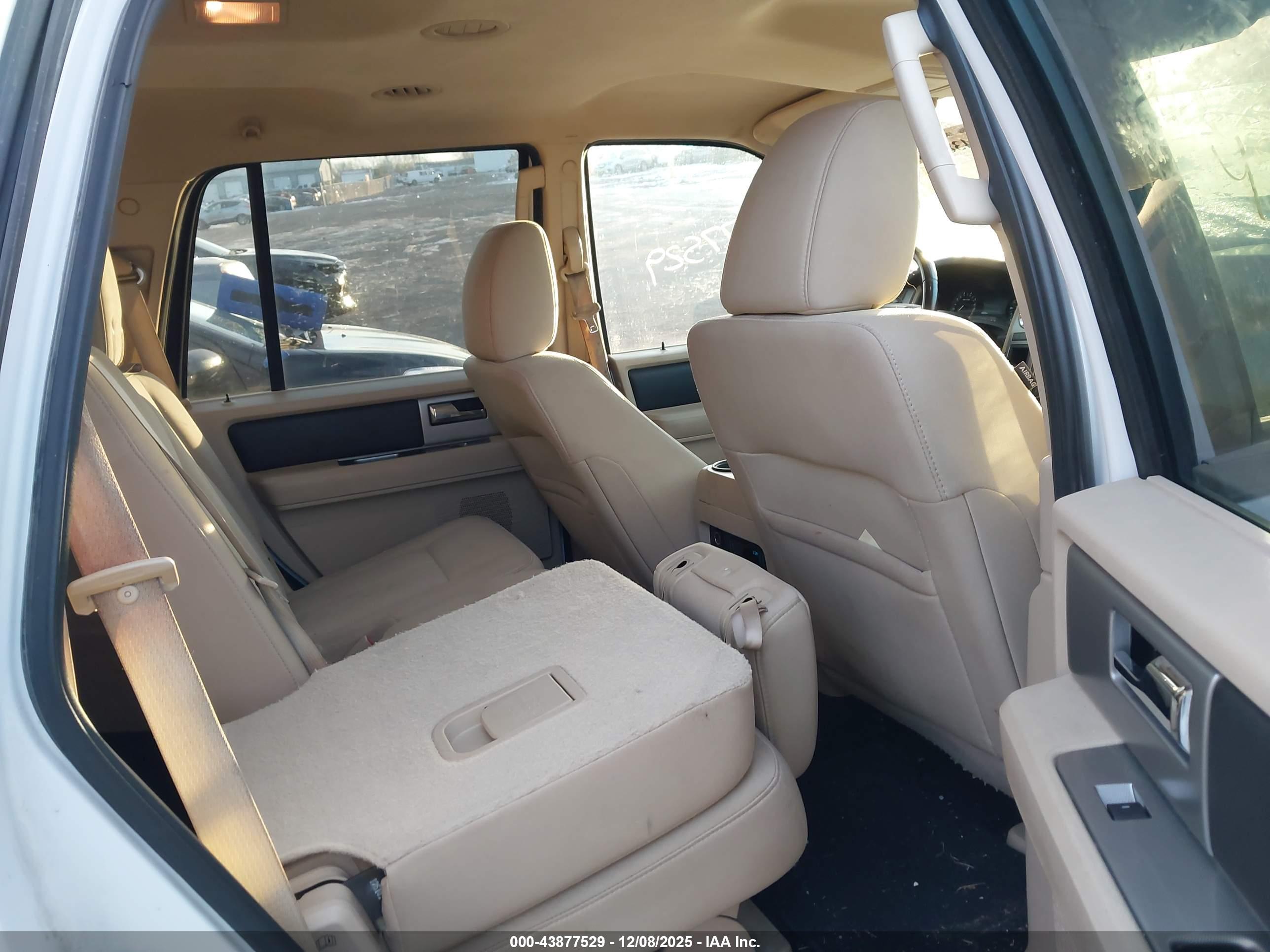 FORD EXPEDITION image 8