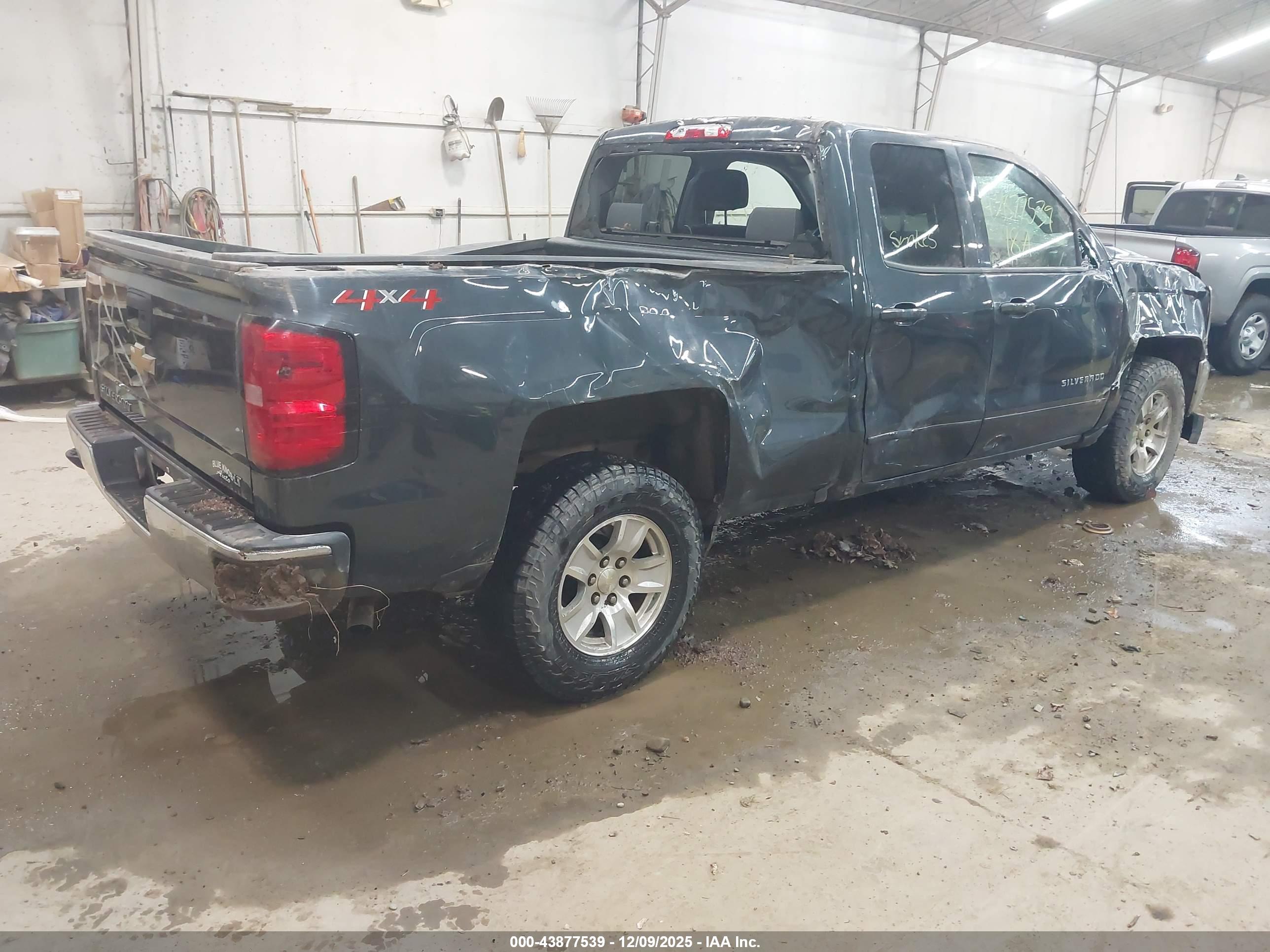 CHEVROLET SILVERADO image 4