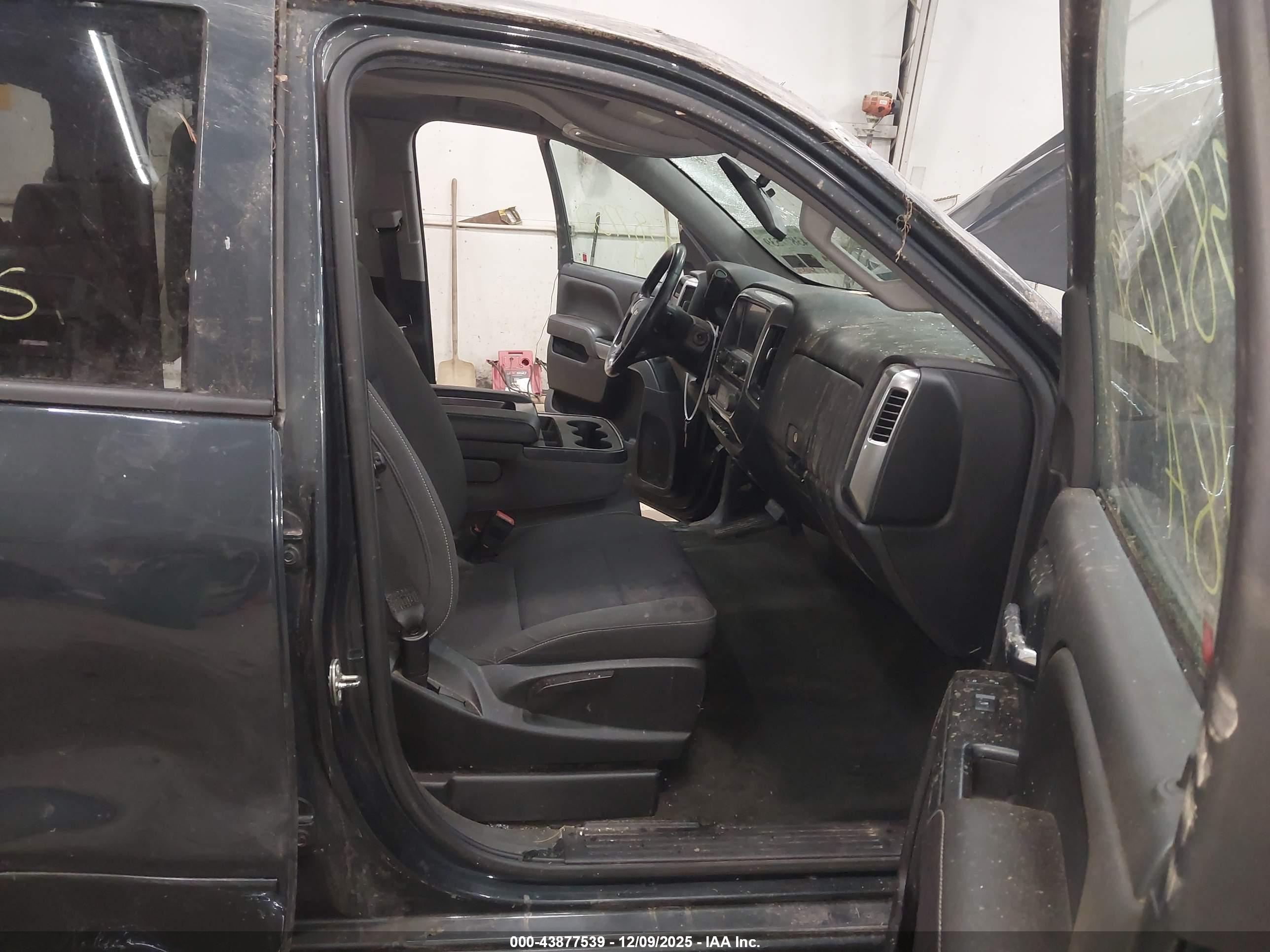 CHEVROLET SILVERADO image 5