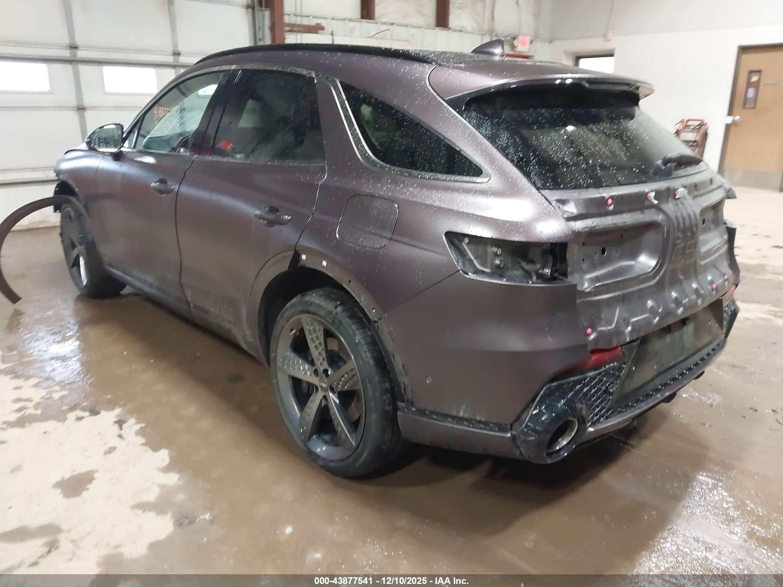 GENESIS GV70 image 3