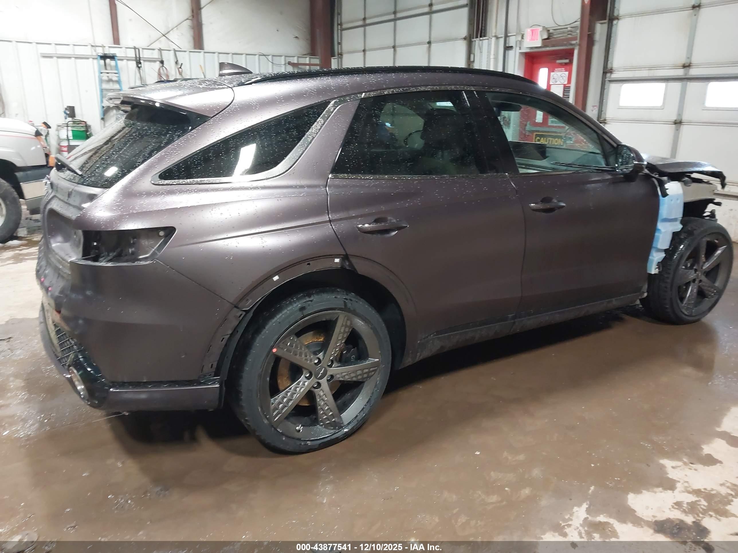 GENESIS GV70 image 4