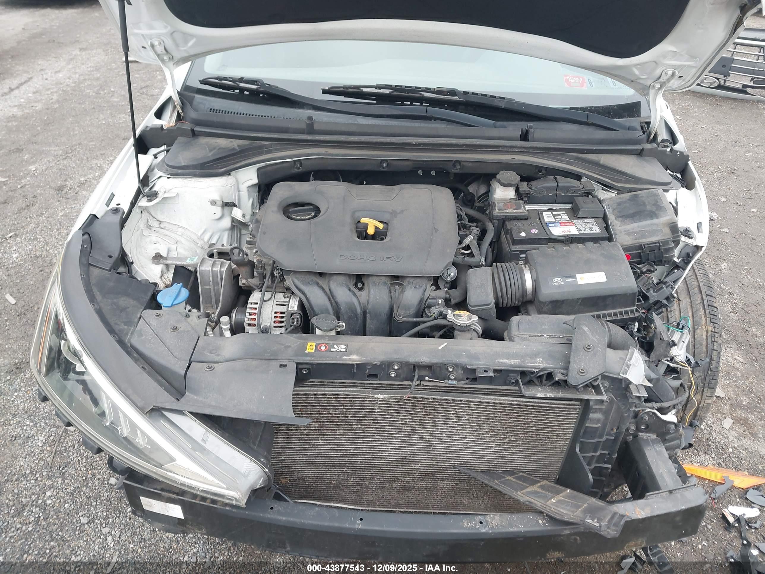 HYUNDAI ELANTRA image 10