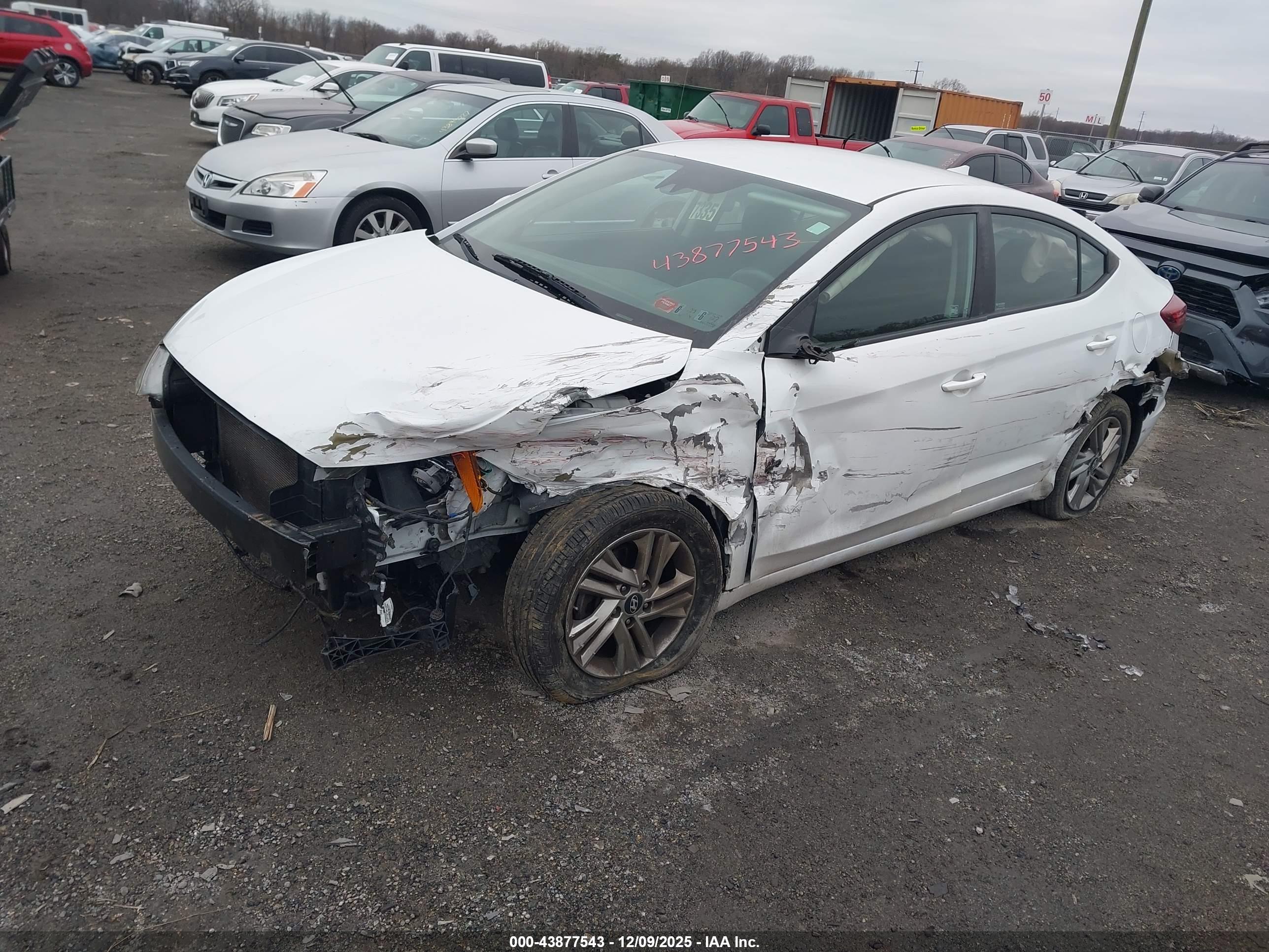 HYUNDAI ELANTRA image 2