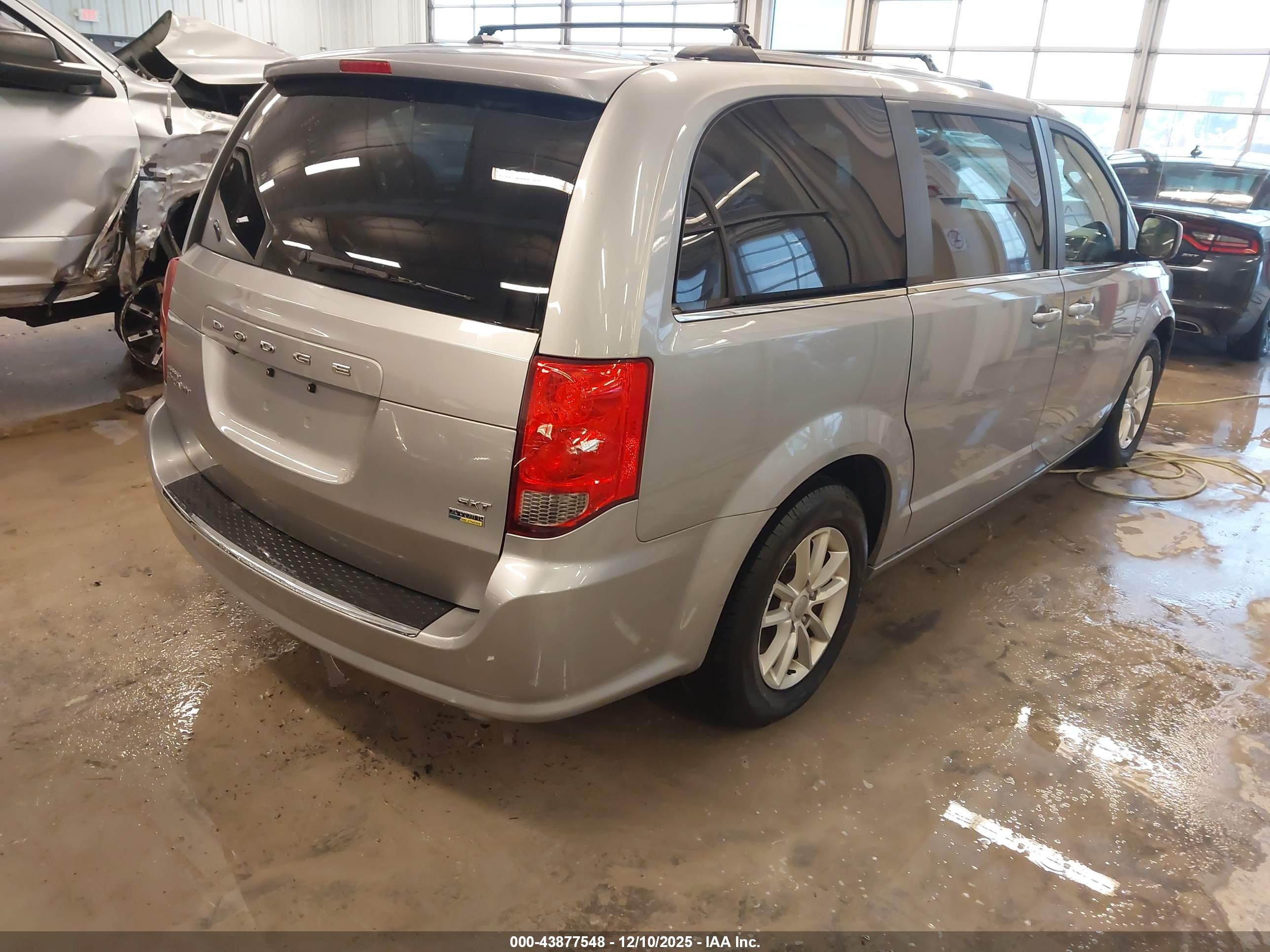 DODGE GRAND image 4
