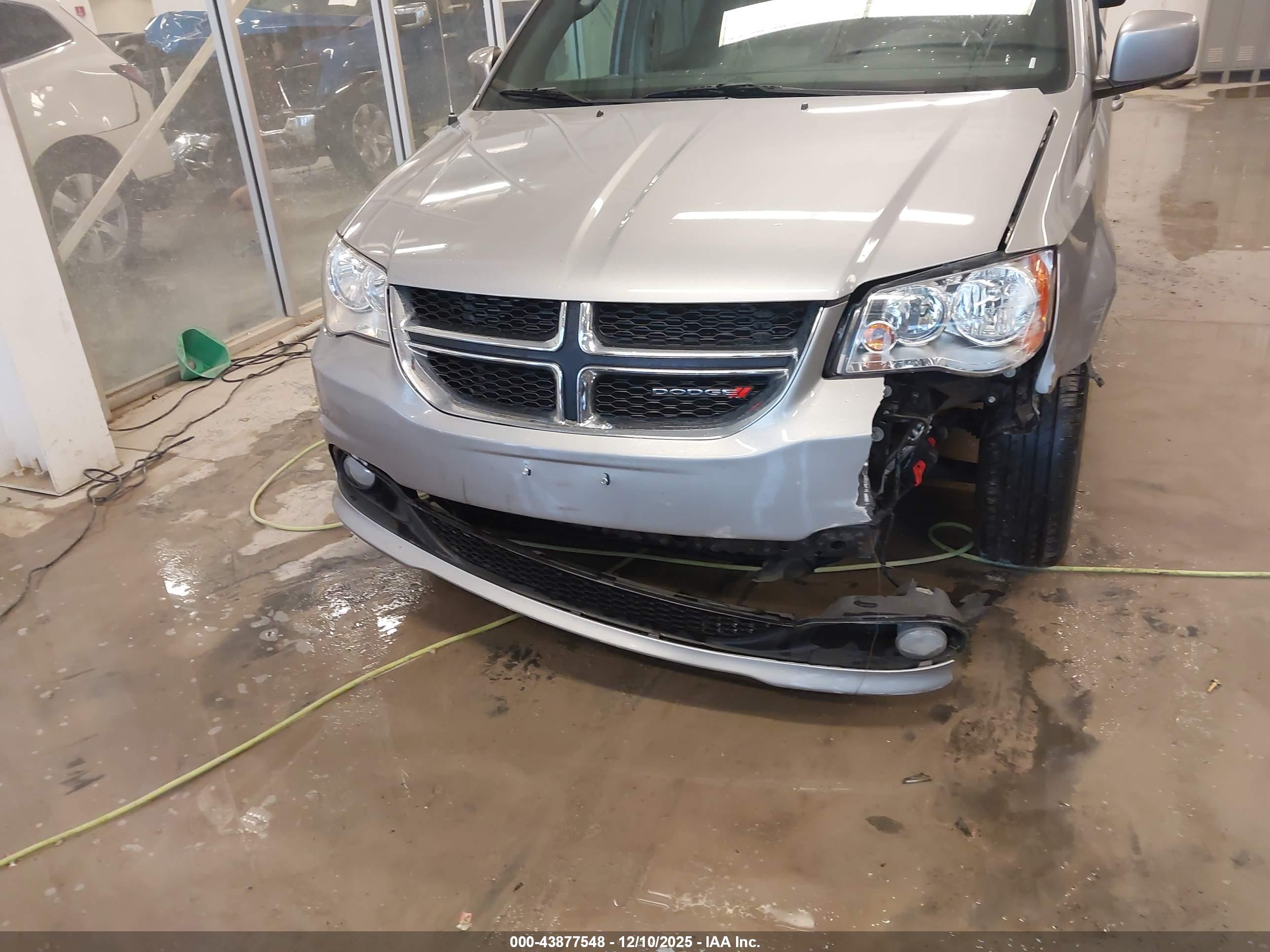 DODGE GRAND image 6