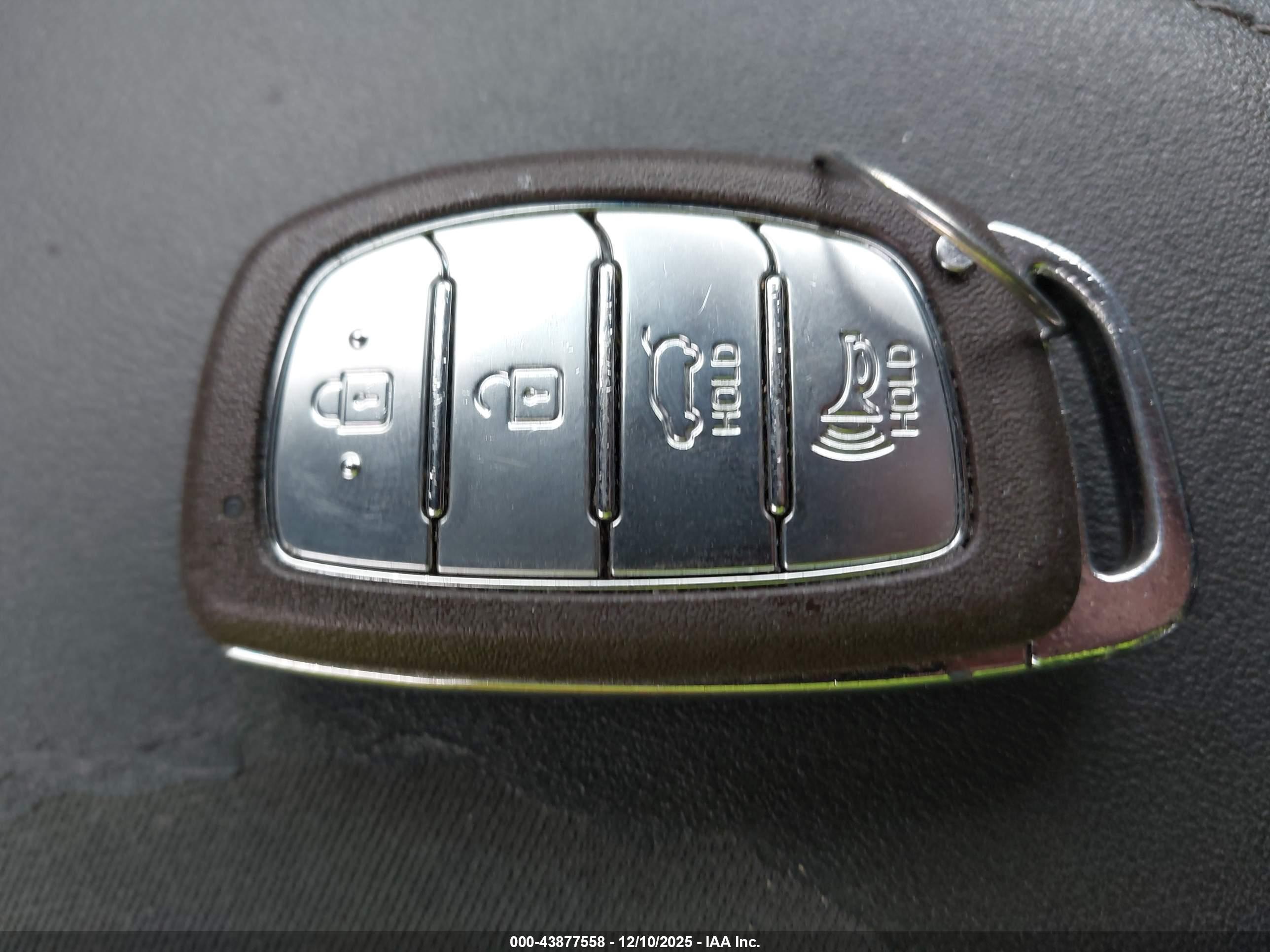 HYUNDAI TUCSON image 11