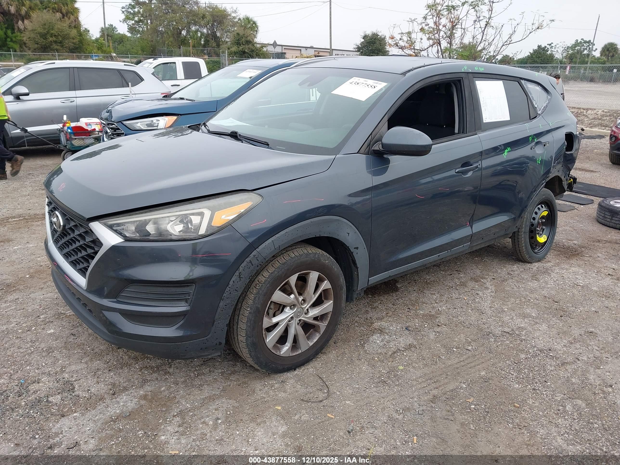 HYUNDAI TUCSON image 2