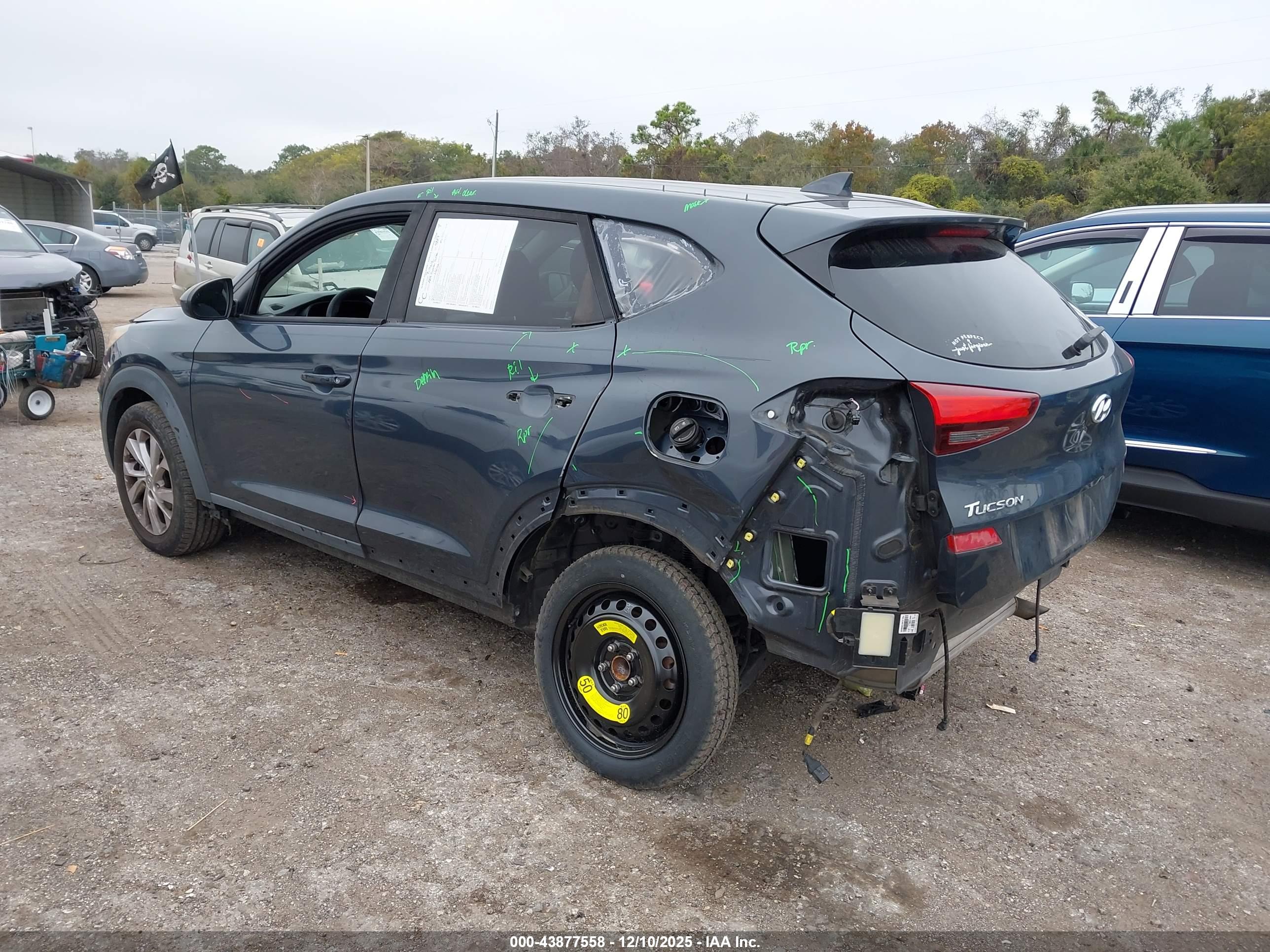 HYUNDAI TUCSON image 3