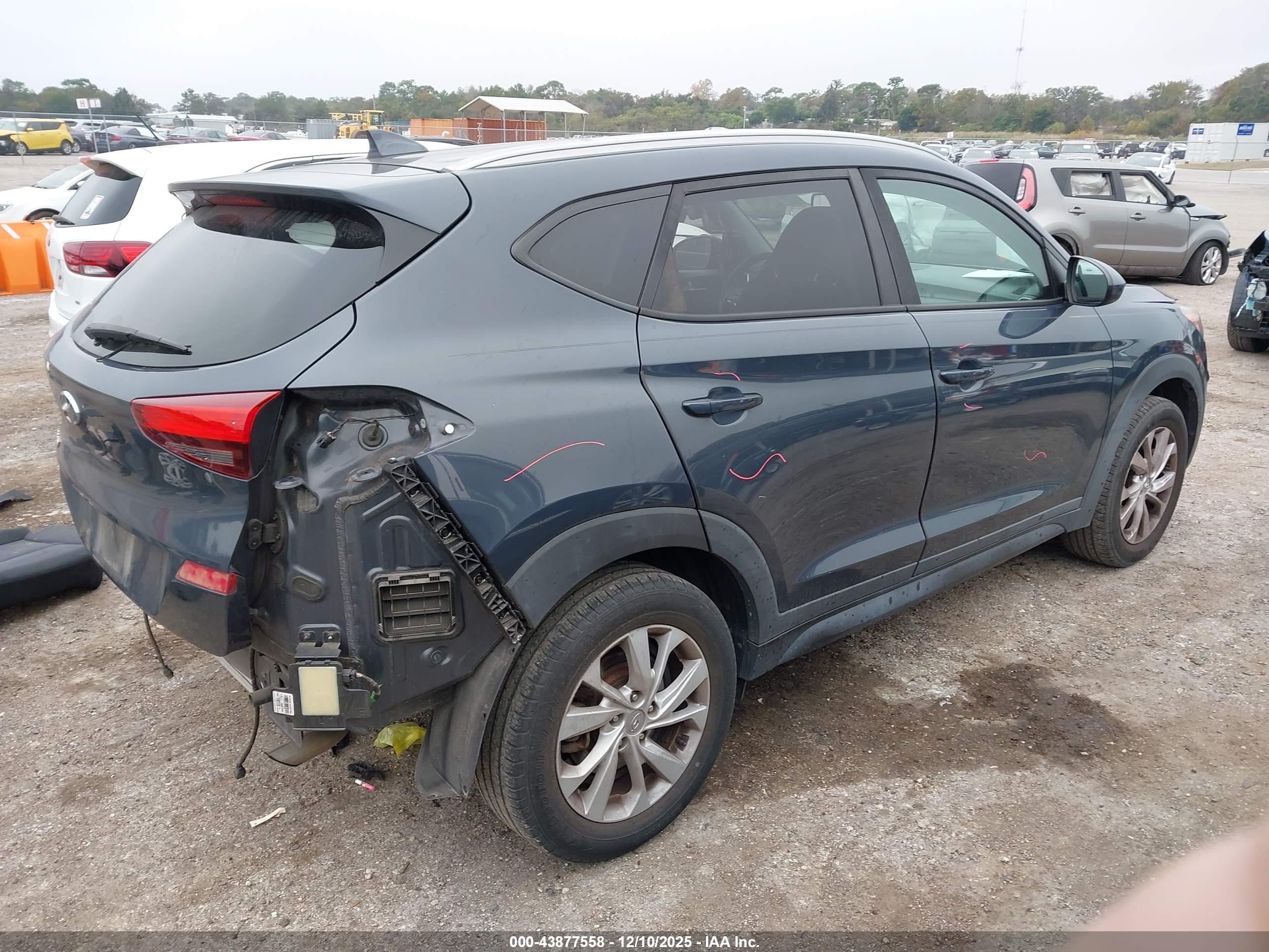 HYUNDAI TUCSON image 4