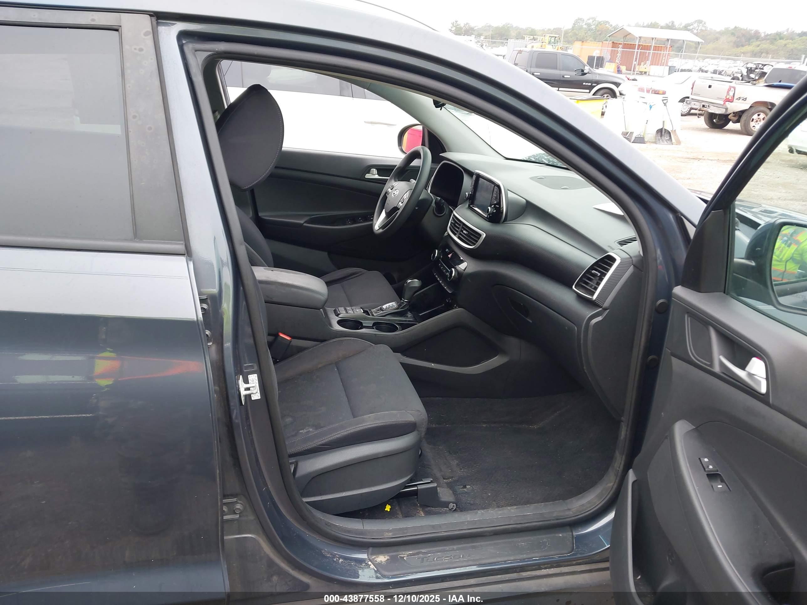 HYUNDAI TUCSON image 5