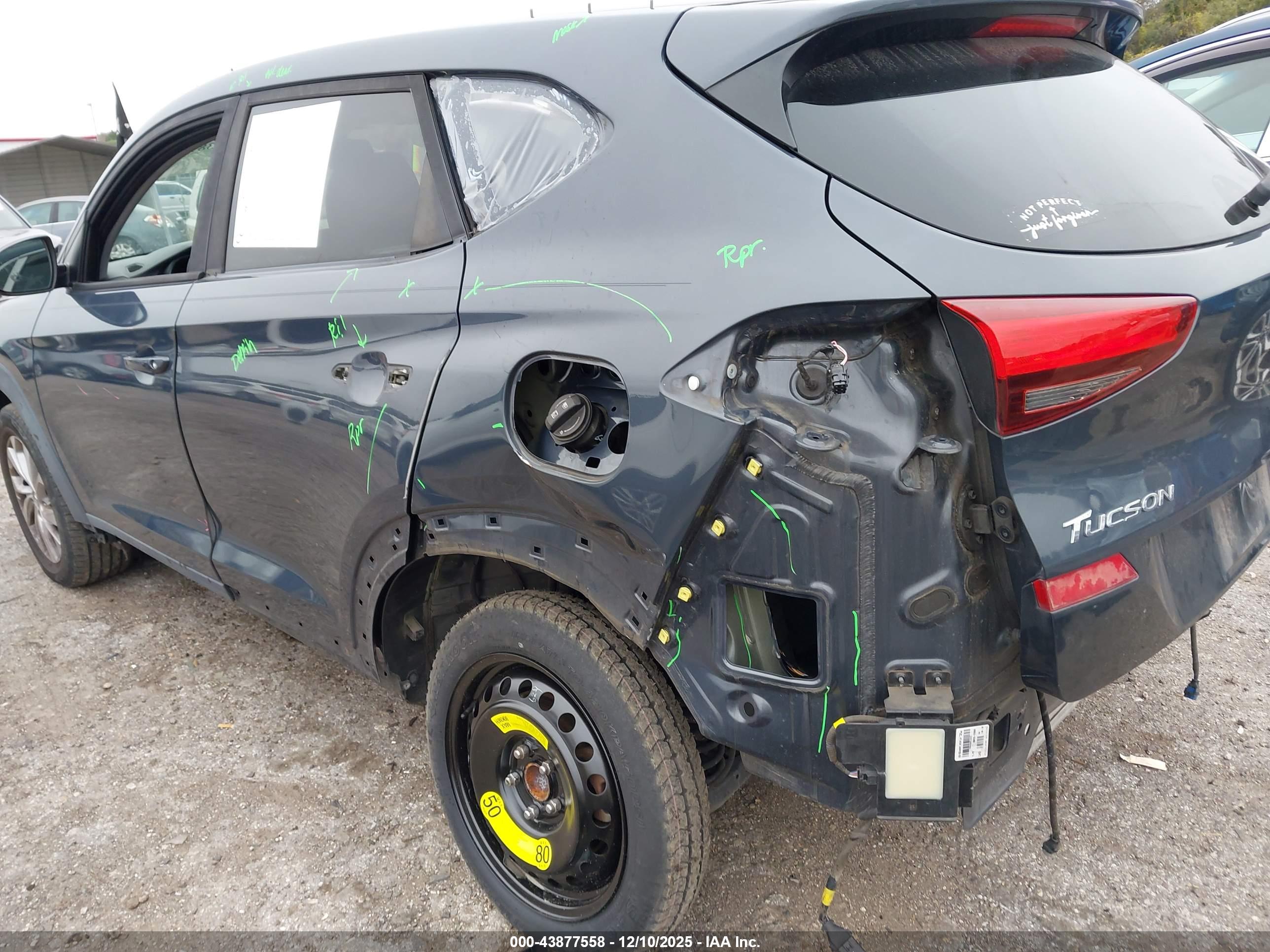 HYUNDAI TUCSON image 6