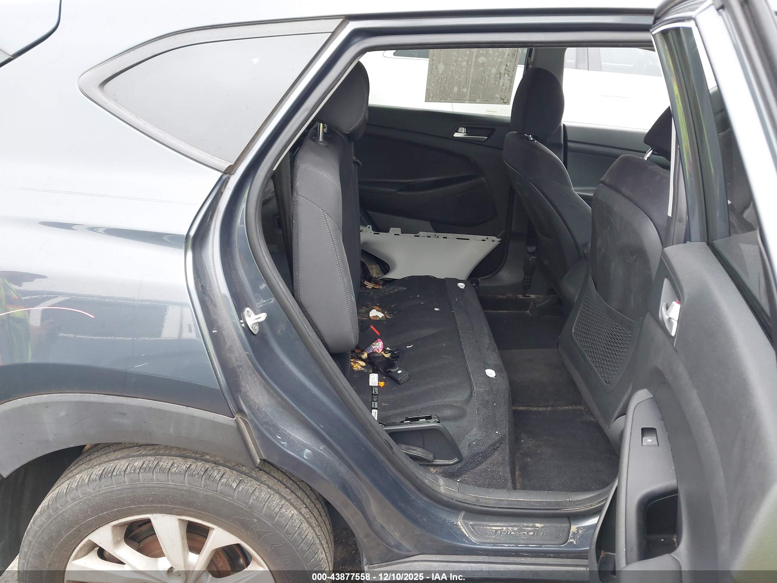 HYUNDAI TUCSON image 8