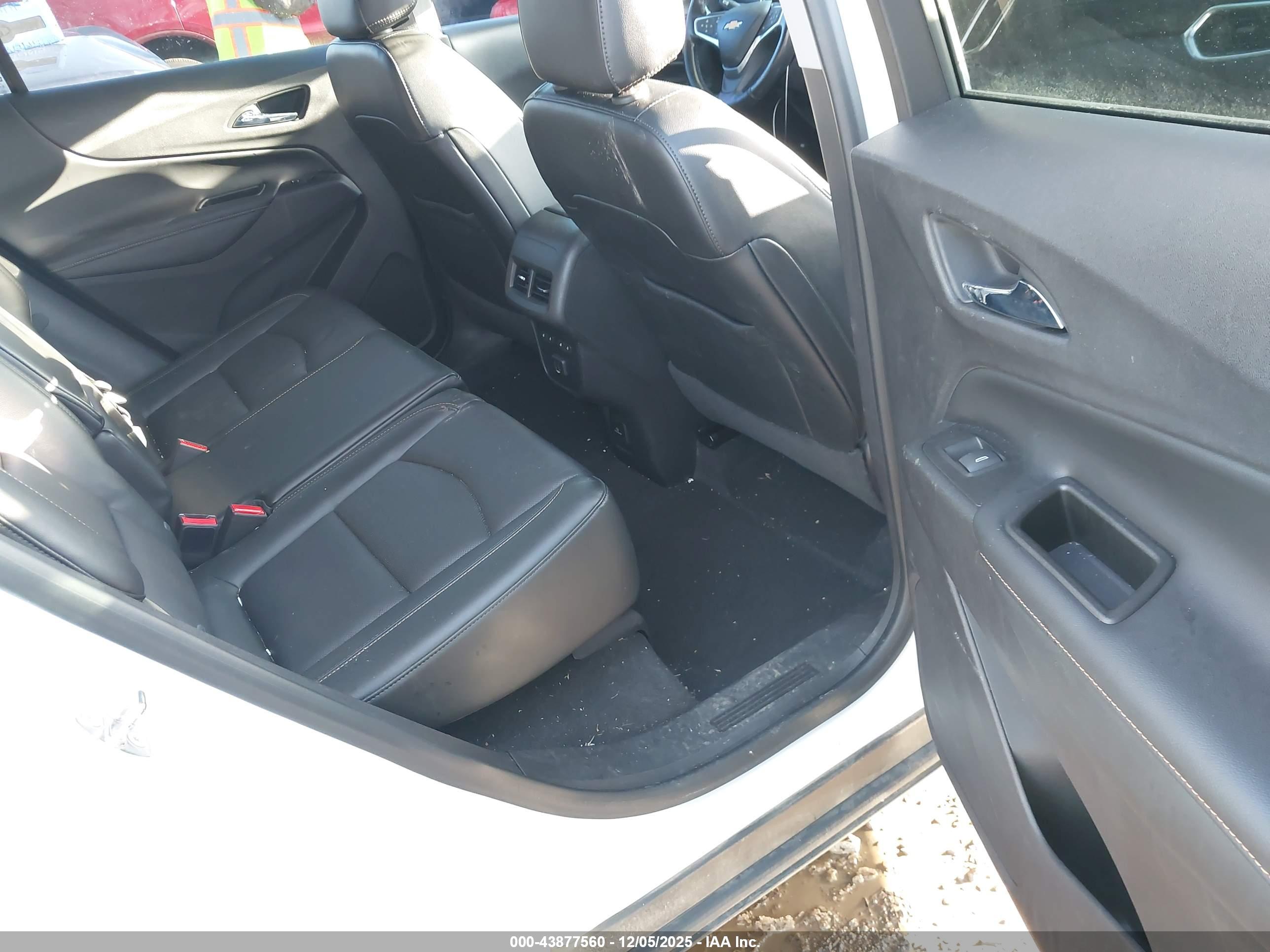 CHEVROLET EQUINOX image 8