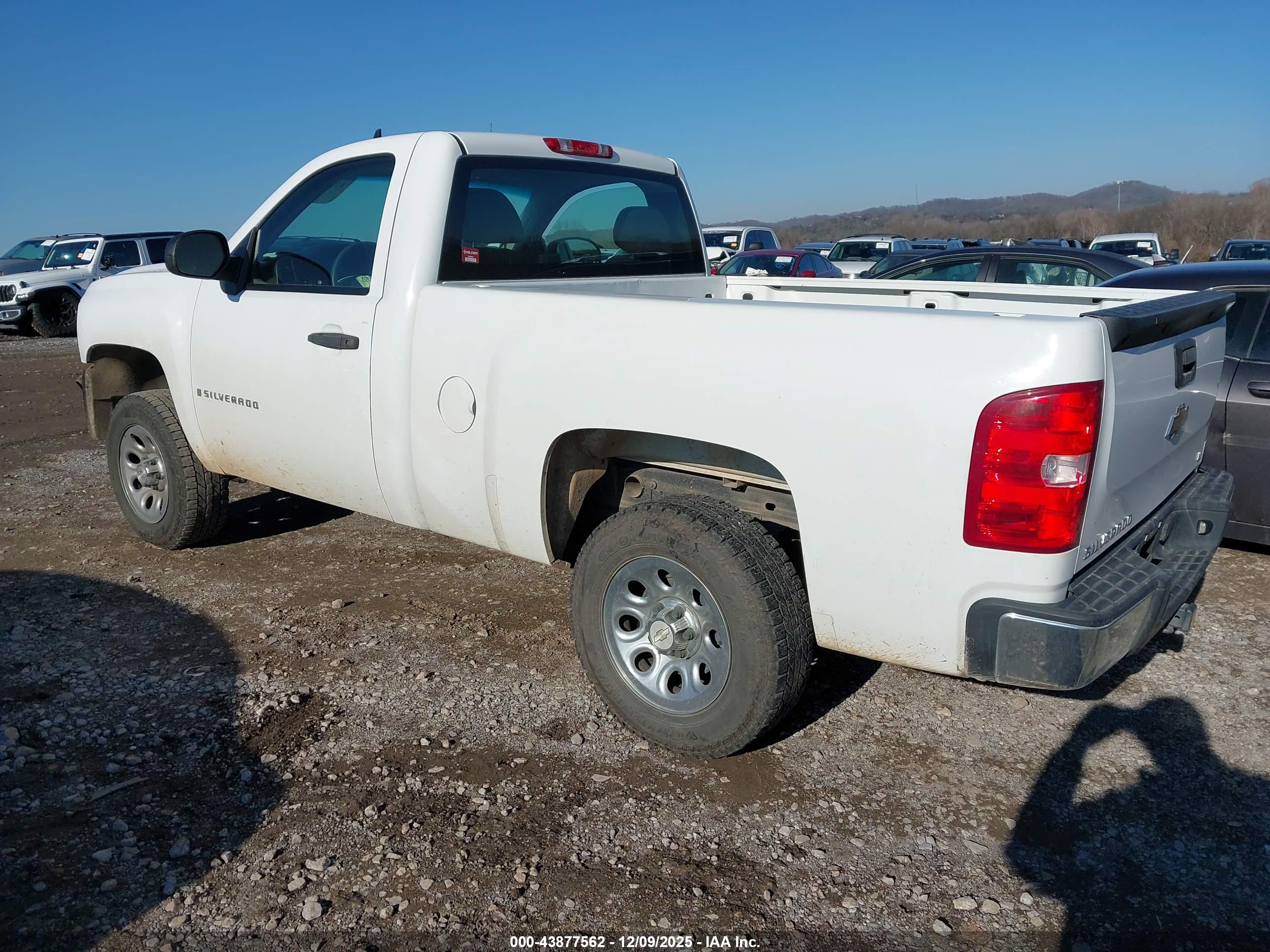 CHEVROLET SILVERADO image 3