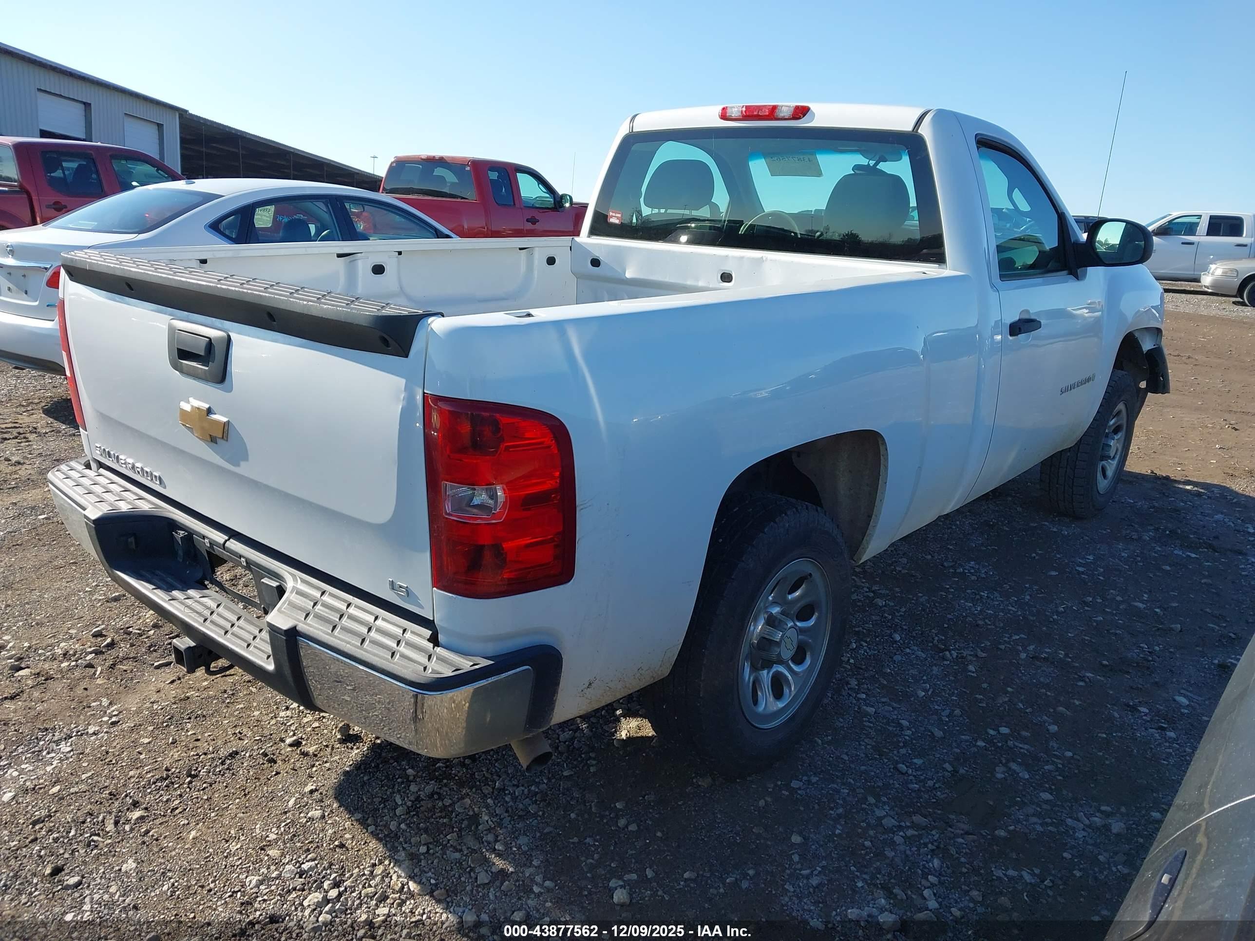 CHEVROLET SILVERADO image 4