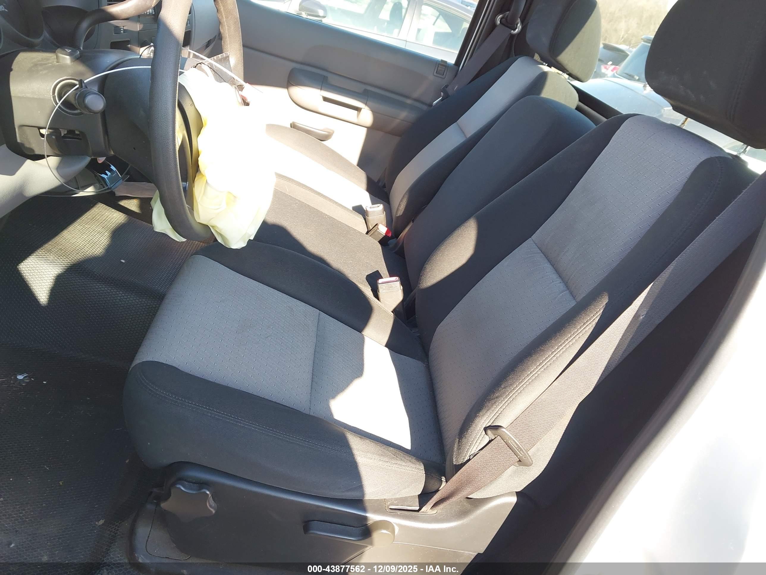 CHEVROLET SILVERADO image 8