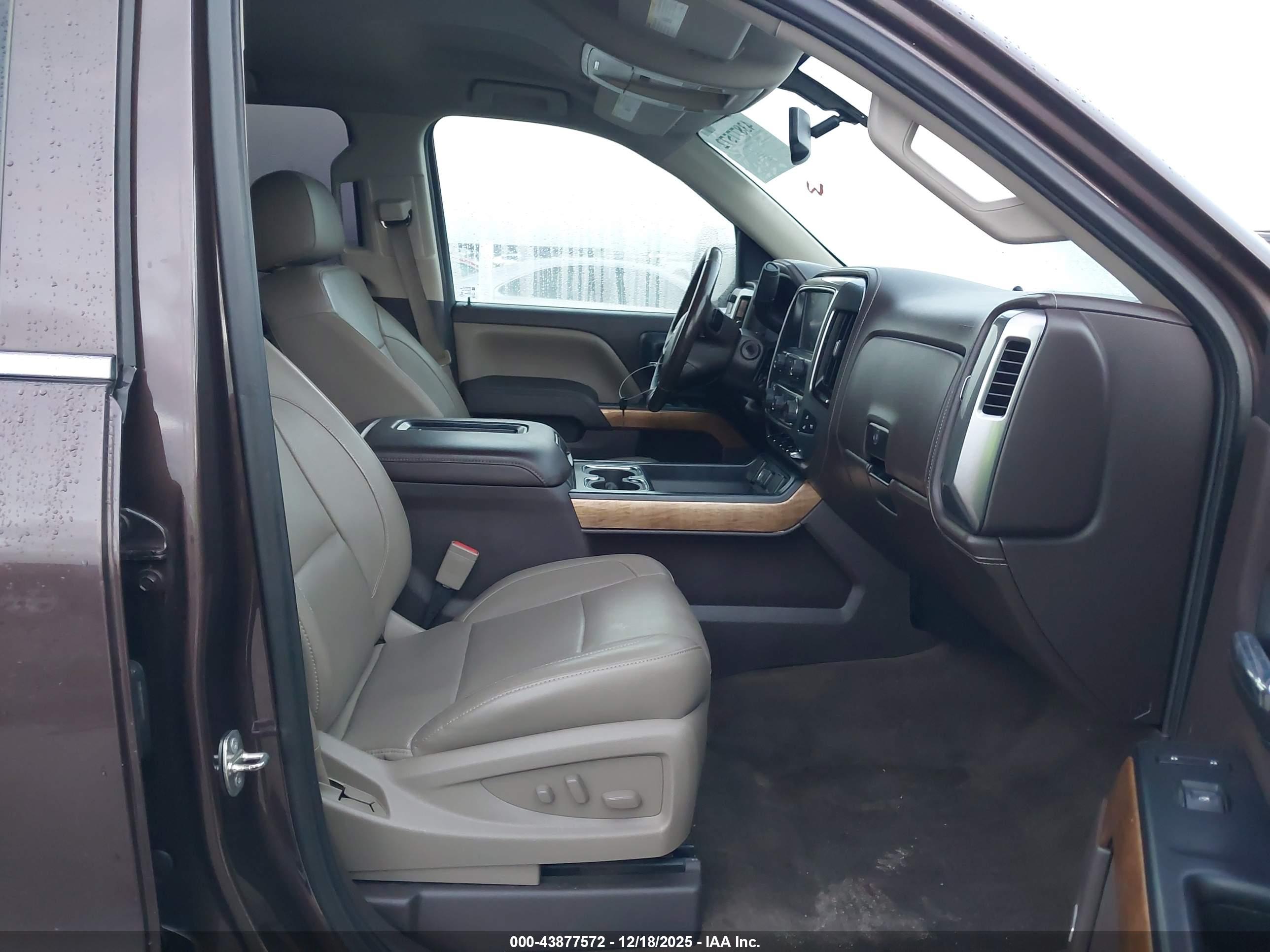 CHEVROLET SILVERADO image 5