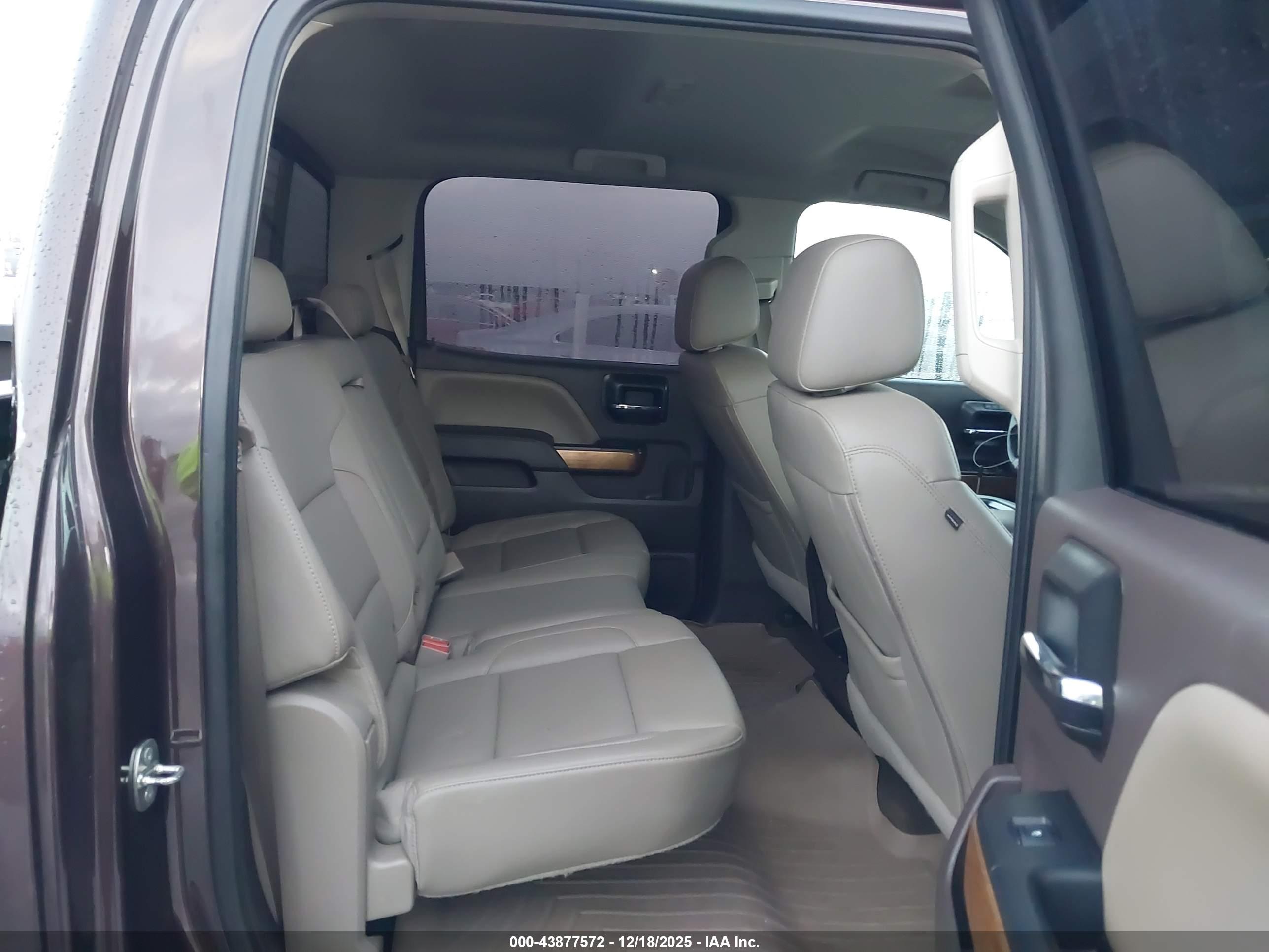 CHEVROLET SILVERADO image 8