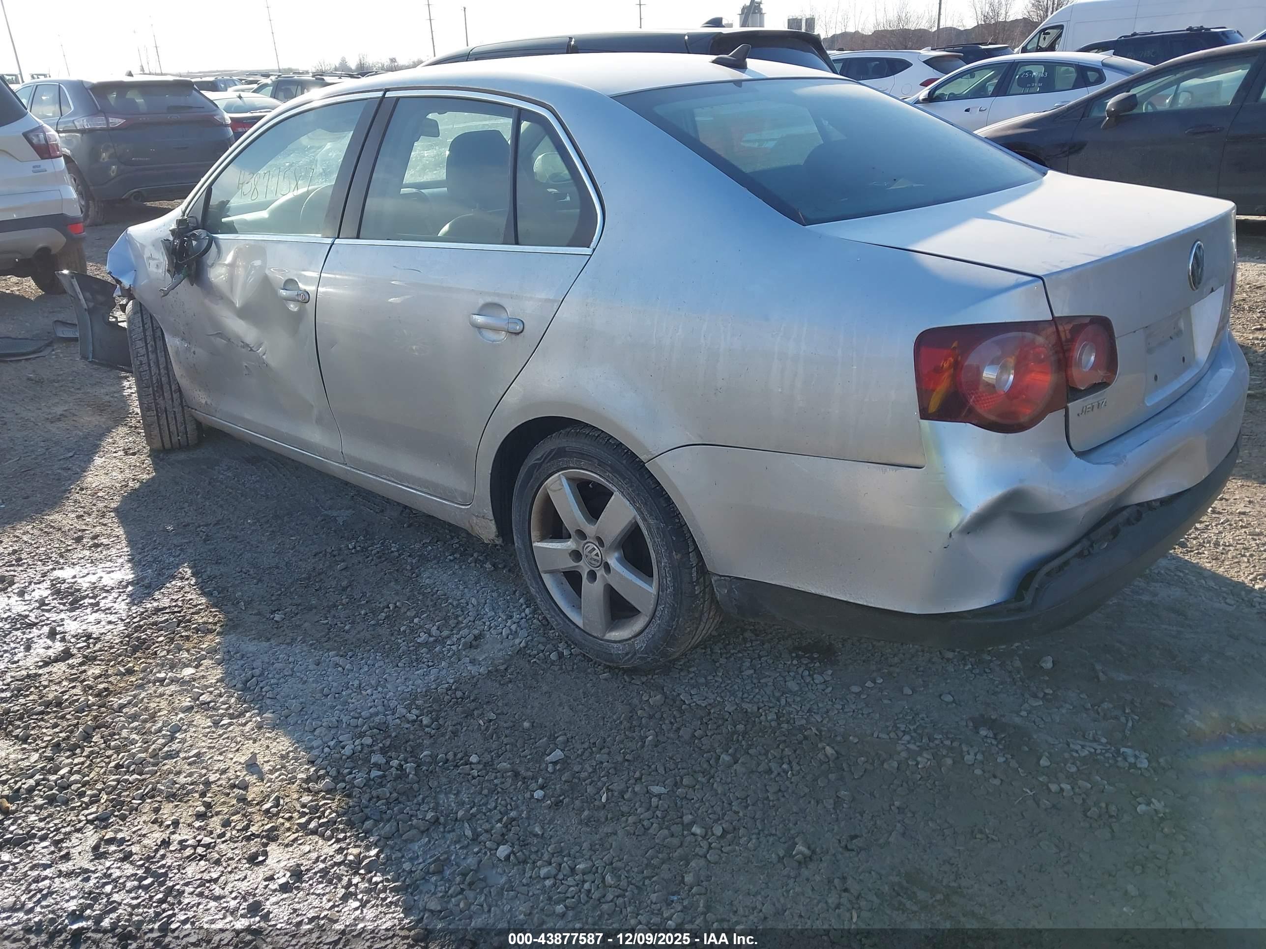 VOLKSWAGEN JETTA image 3