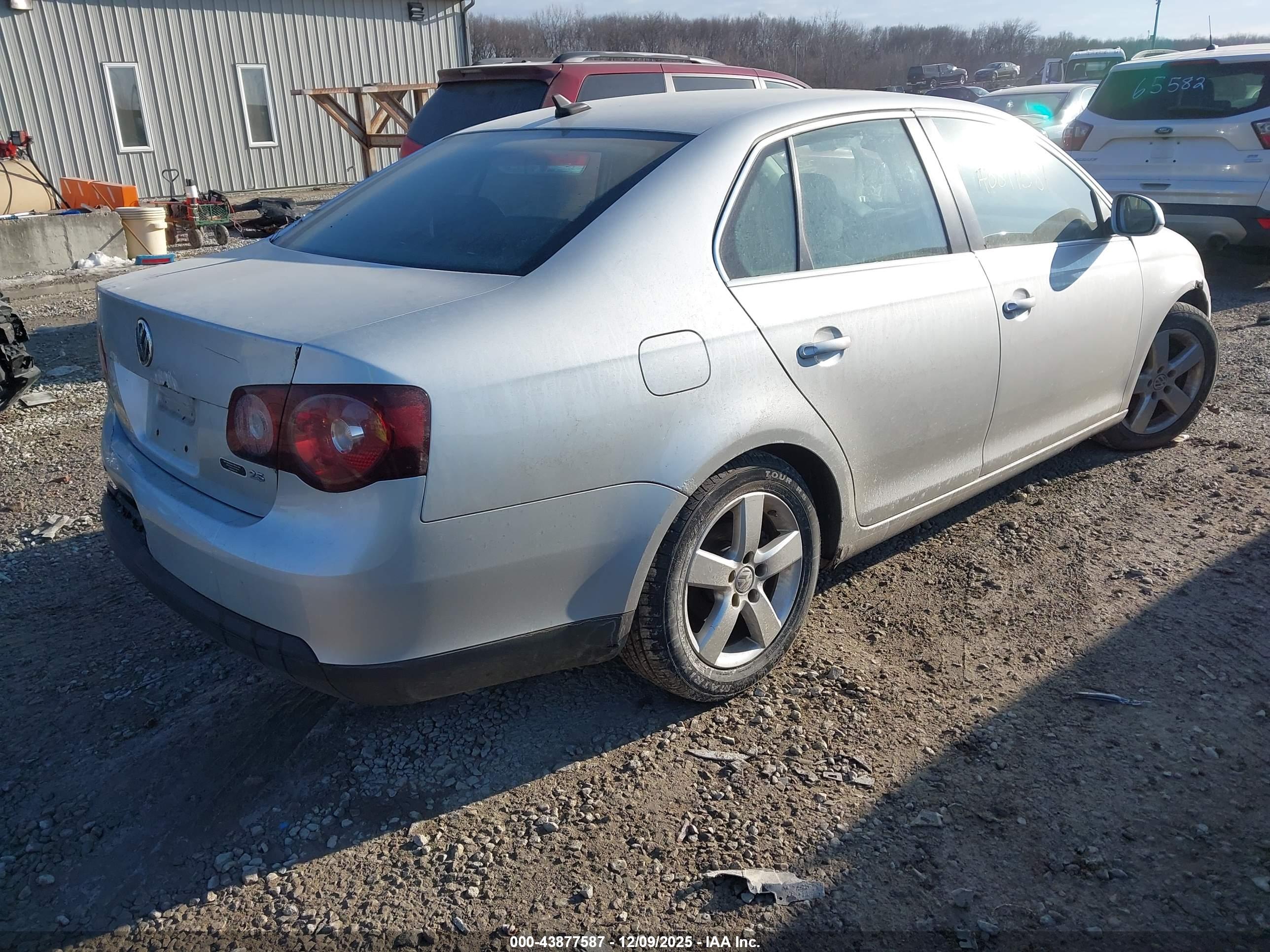 VOLKSWAGEN JETTA image 4