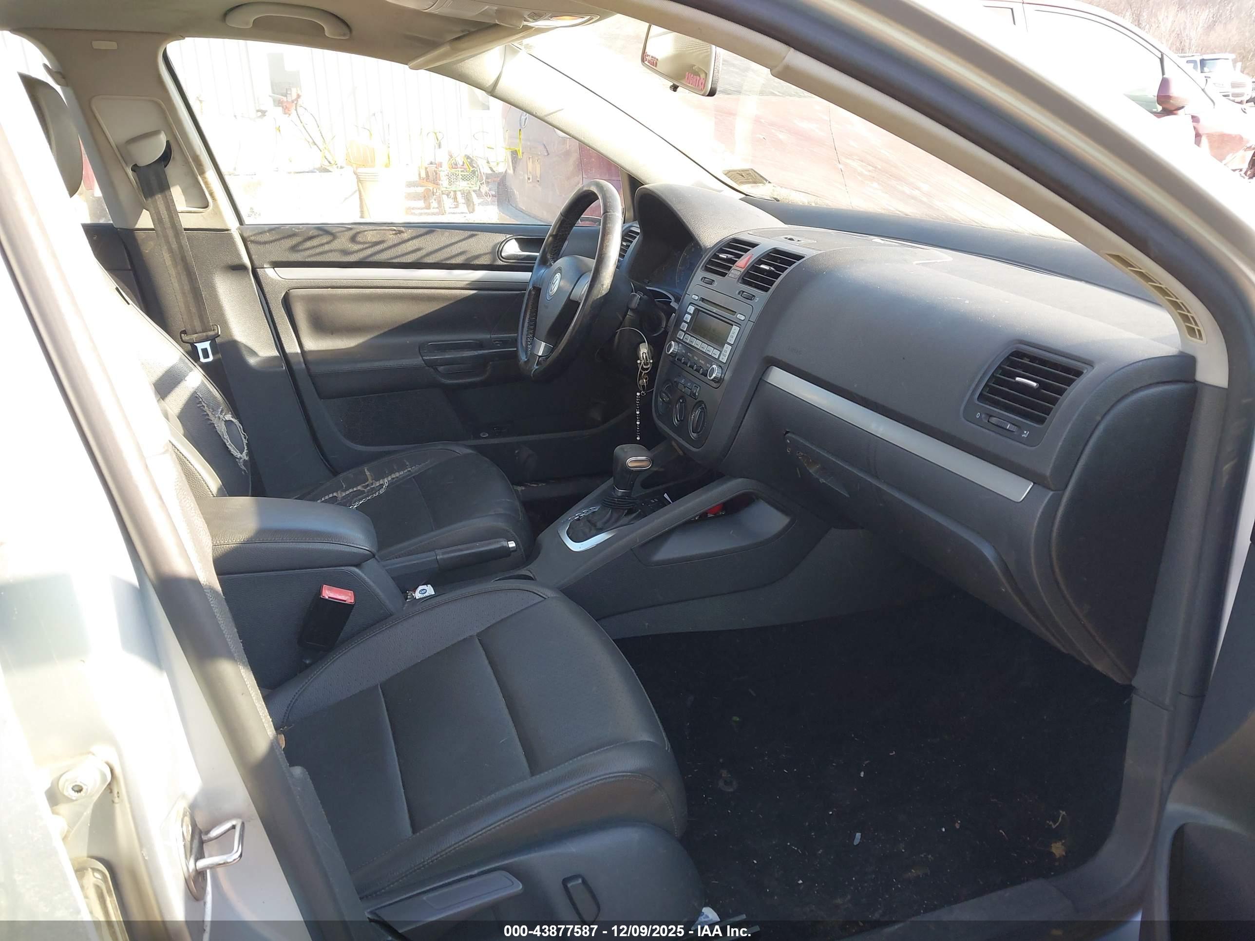 VOLKSWAGEN JETTA image 5